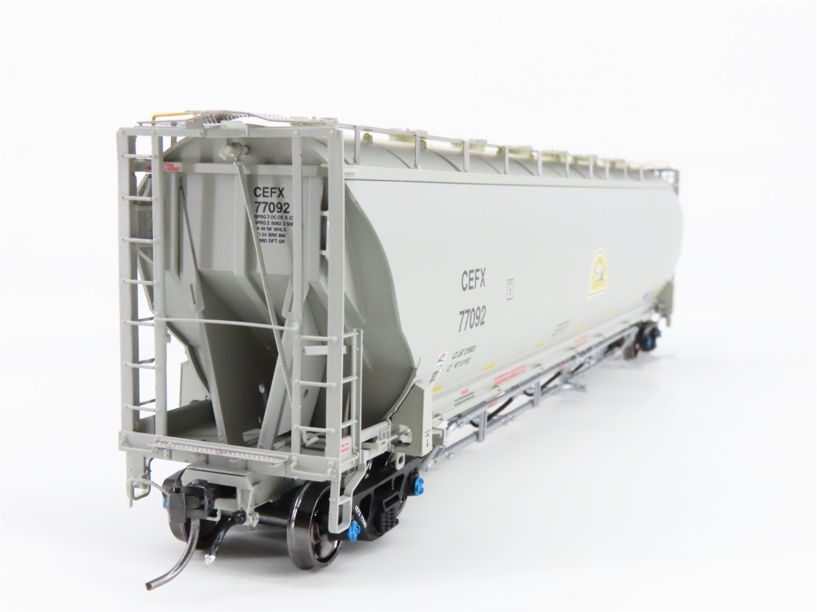 HO Scale BLMA Models 54014 CEFX North Dakota Mill - CEFX Hopper 77092 RTR