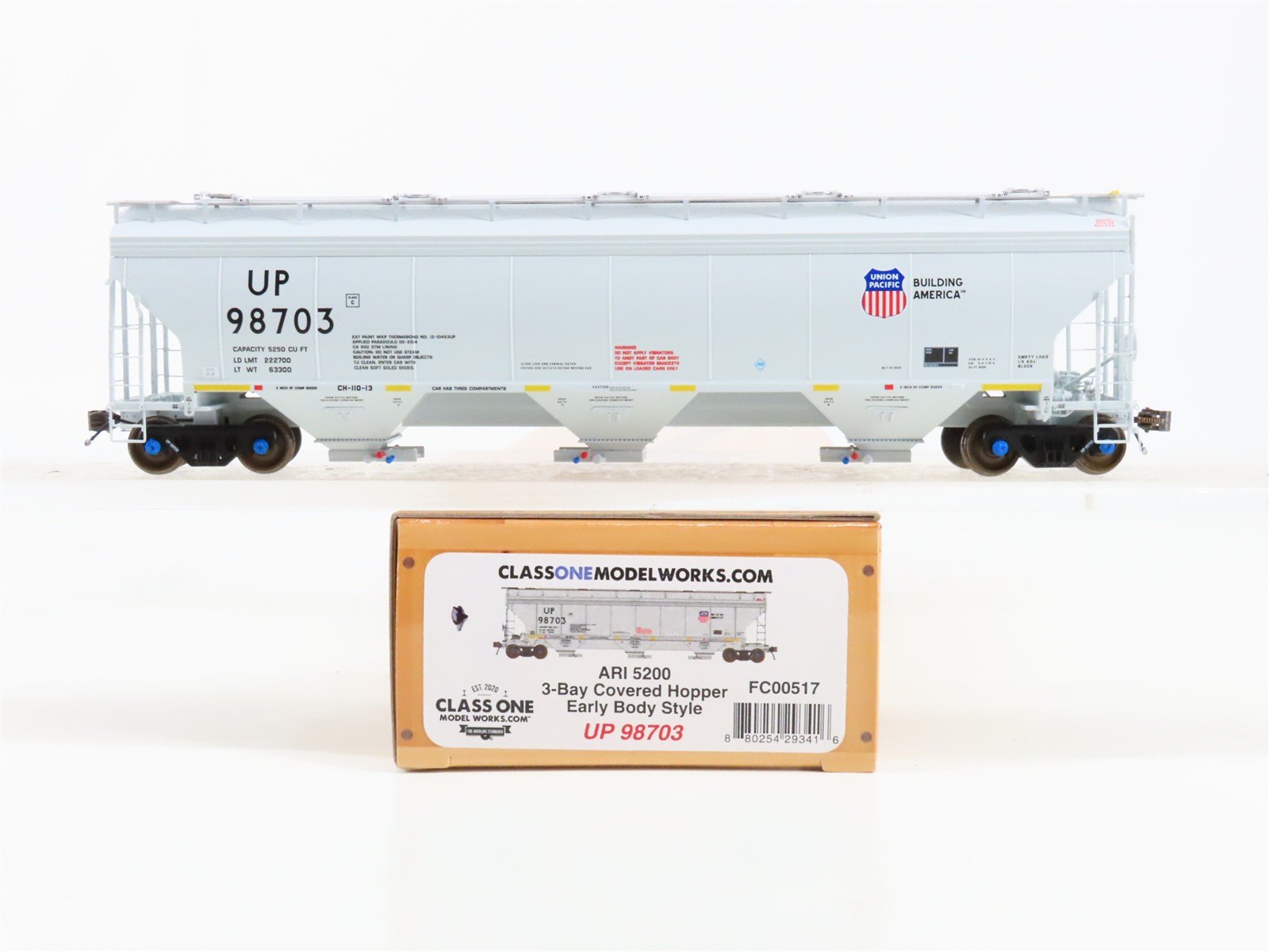 HO Scale Class One Model Works FC00517 UP Union Pacific 3-Bay Covered Hopper RTR