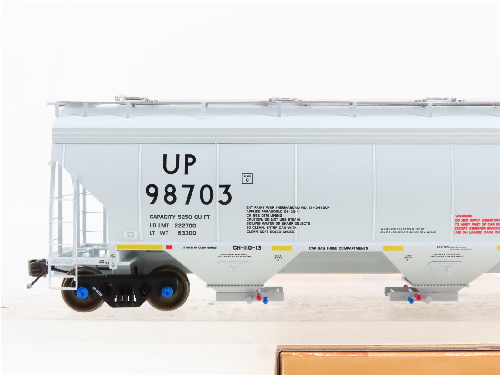 HO Scale Class One Model Works FC00517 UP Union Pacific 3-Bay Covered Hopper RTR