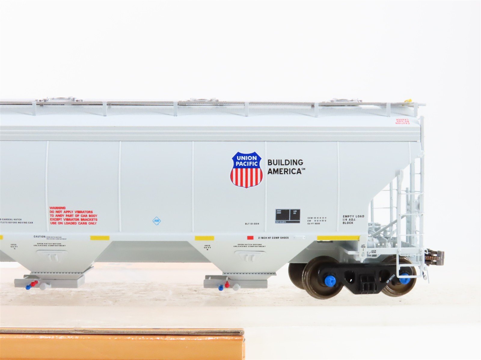 HO Scale Class One Model Works FC00517 UP Union Pacific 3-Bay Covered Hopper RTR