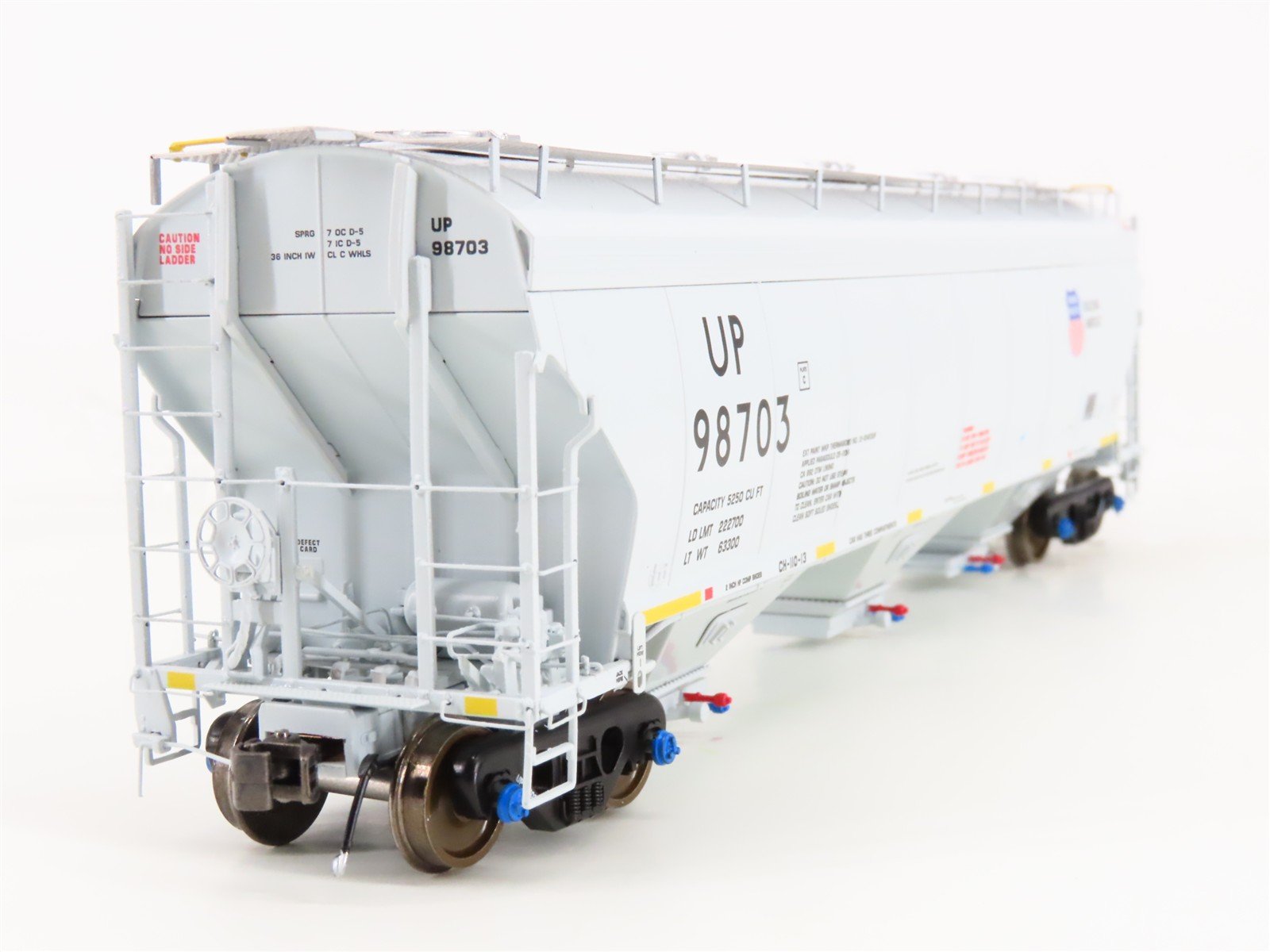 HO Scale Class One Model Works FC00517 UP Union Pacific 3-Bay Covered Hopper RTR