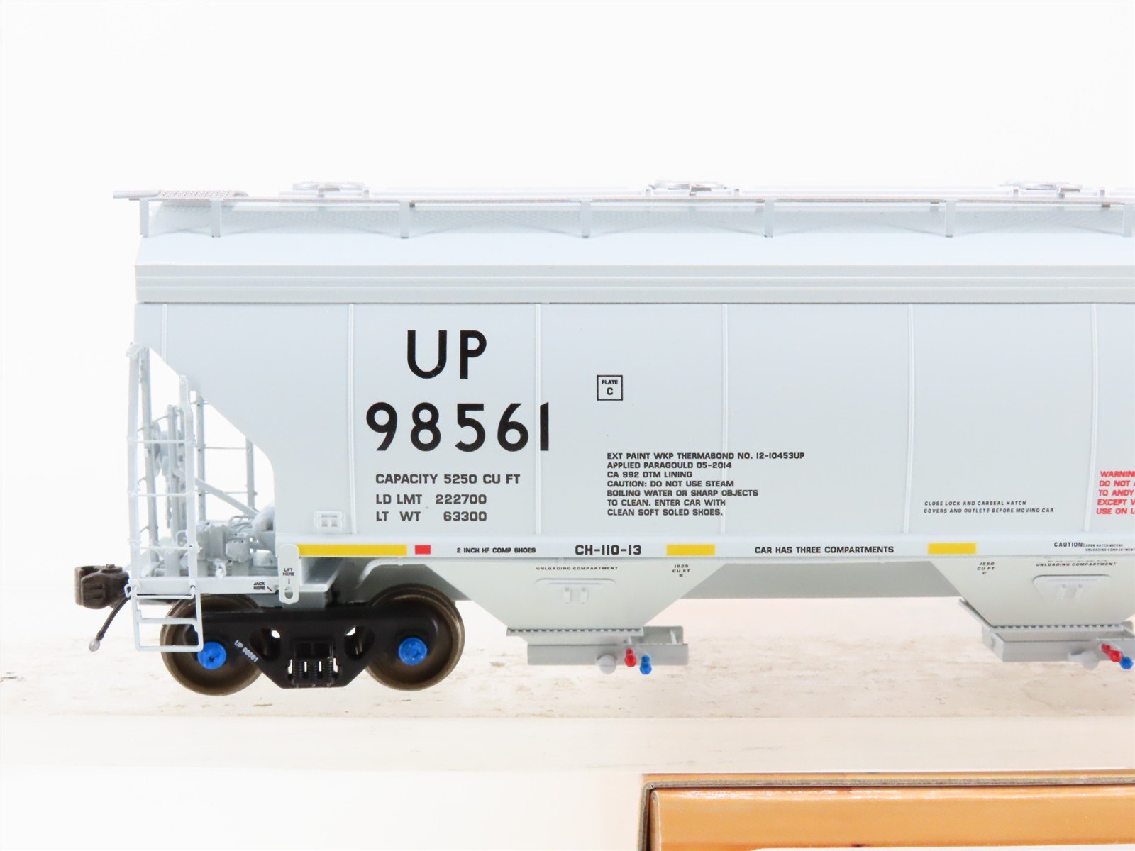 HO Scale Class One Model Works FC00514 UP Union Pacific 3-Bay Covered Hopper RTR