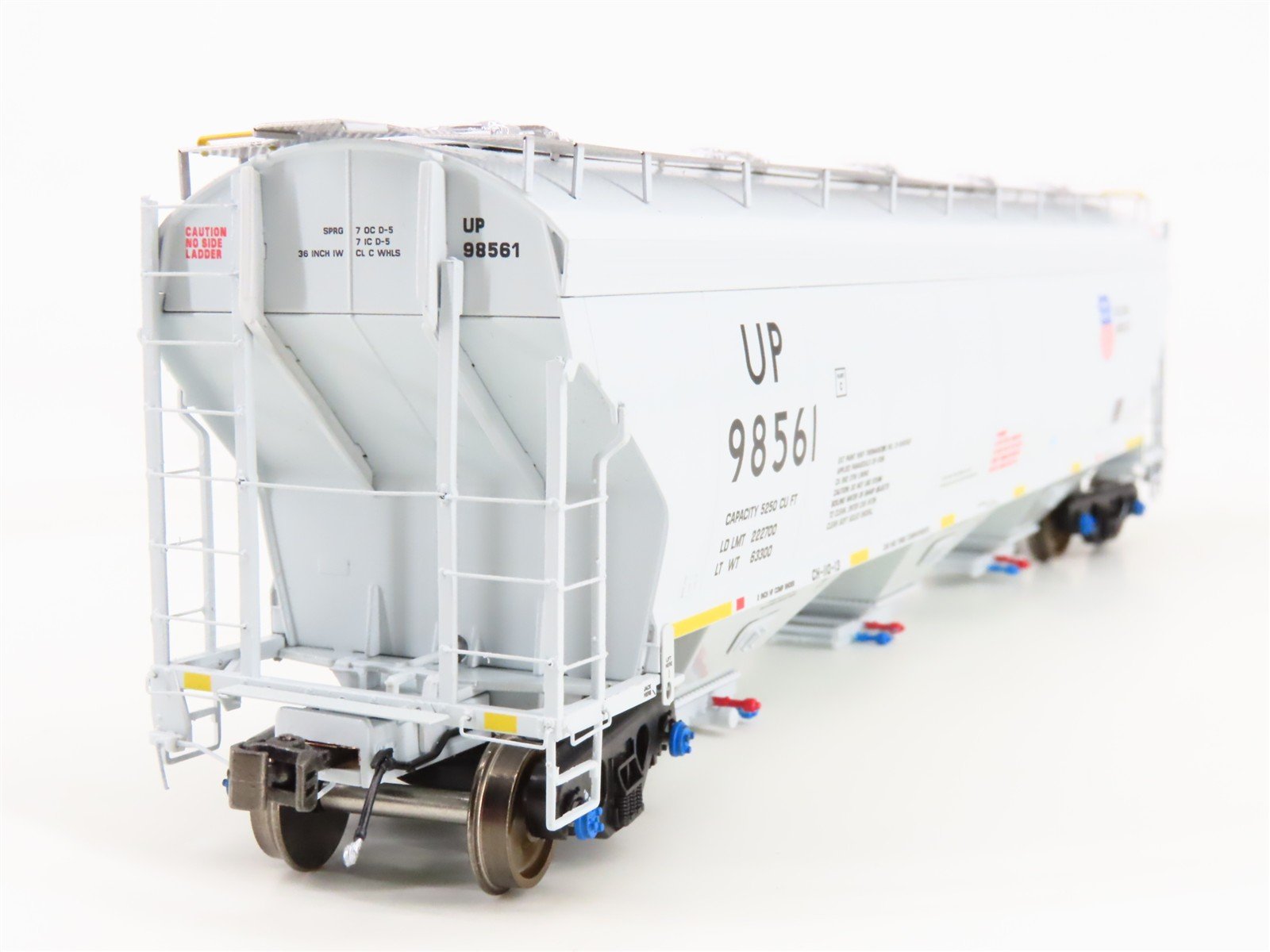 HO Scale Class One Model Works FC00514 UP Union Pacific 3-Bay Covered Hopper RTR