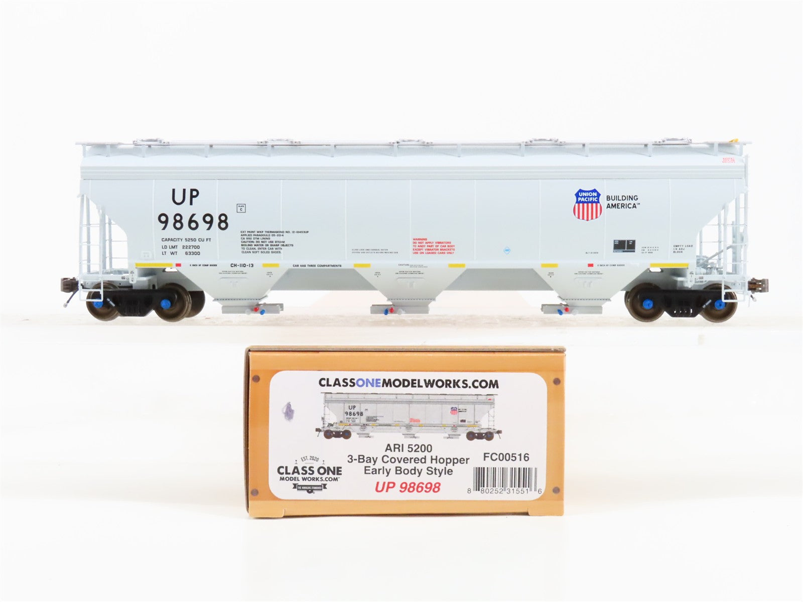 HO Scale Class One Model Works FC00516 UP Union Pacific 3-Bay Covered Hopper RTR