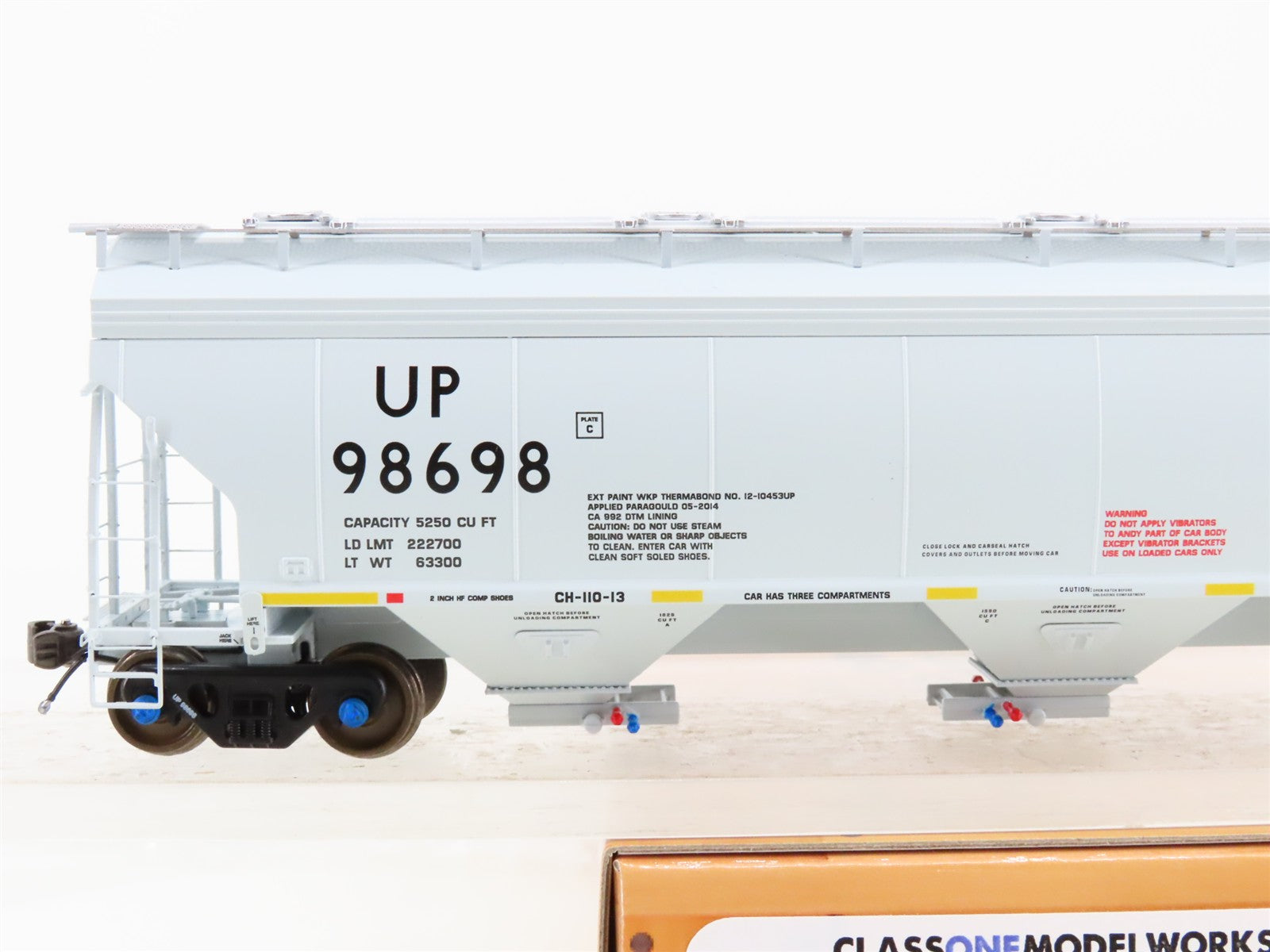 HO Scale Class One Model Works FC00516 UP Union Pacific 3-Bay Covered Hopper RTR
