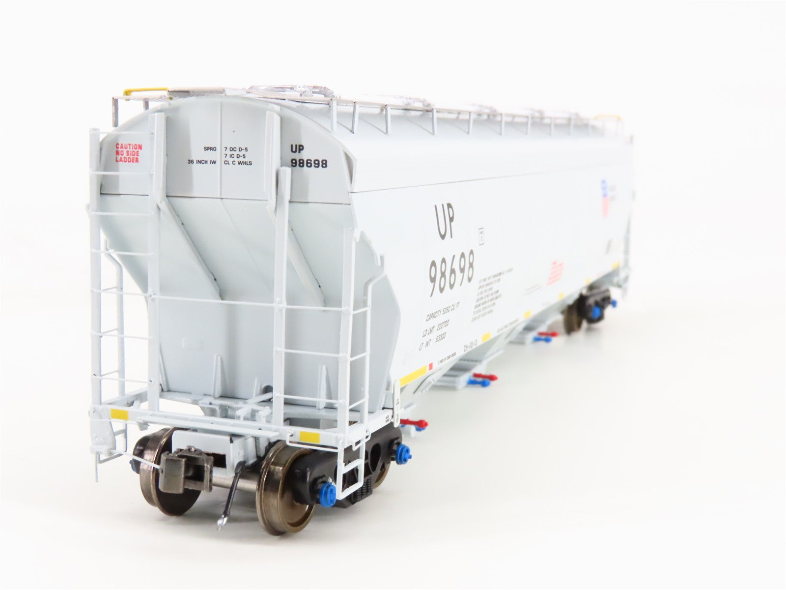 HO Scale Class One Model Works FC00516 UP Union Pacific 3-Bay Covered Hopper RTR