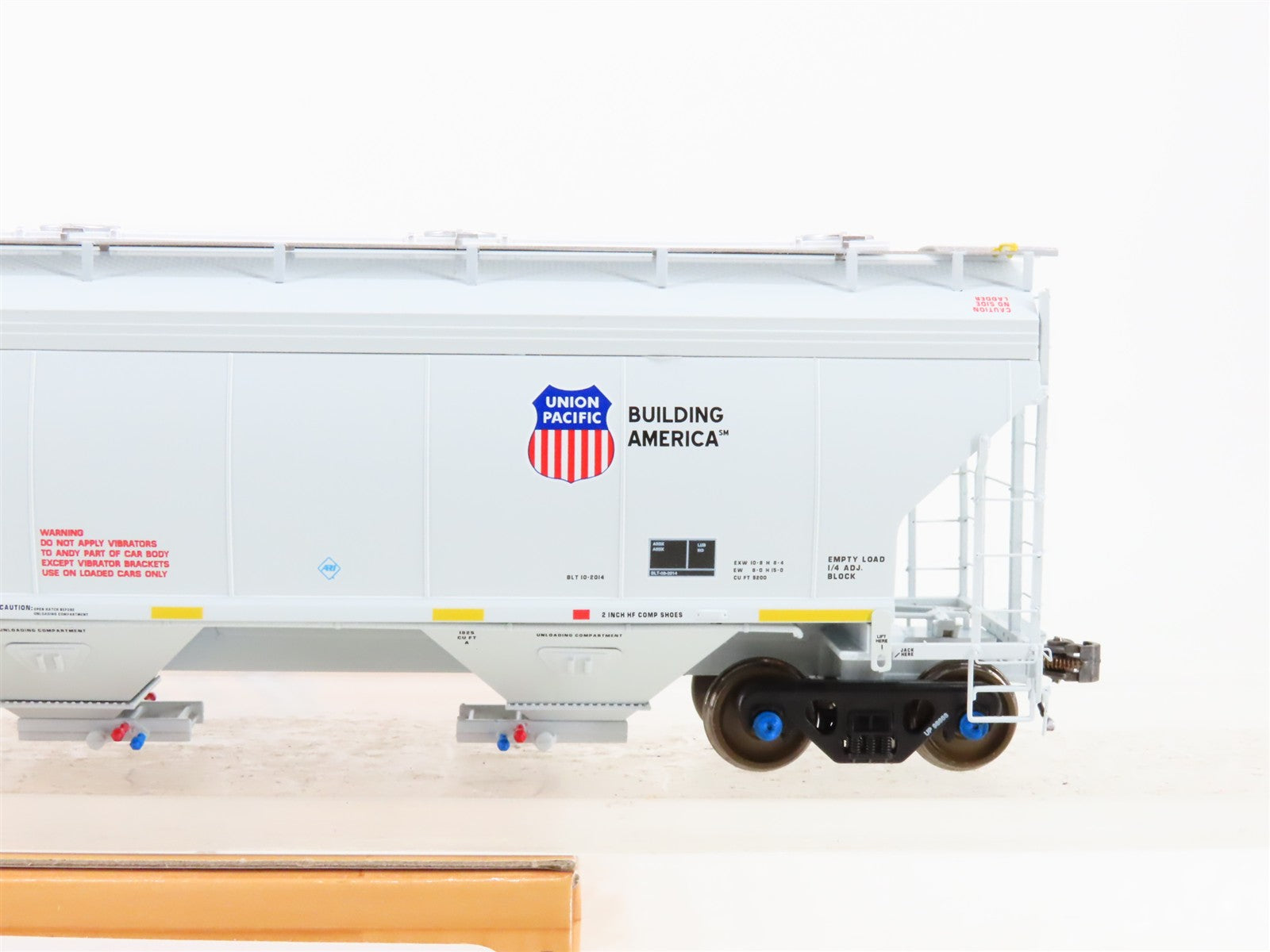 HO Scale Class One Model Works FC00515 UP Union Pacific 3-Bay Covered Hopper RTR