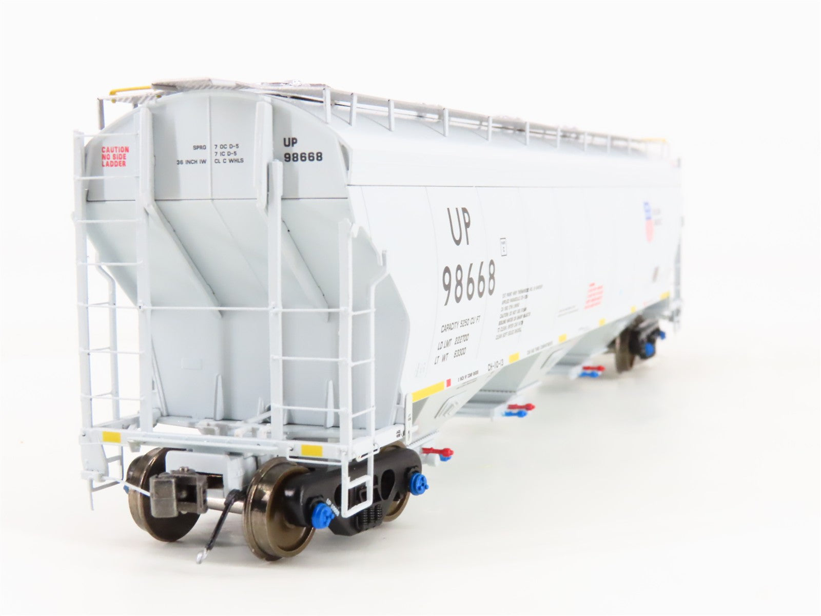 HO Scale Class One Model Works FC00515 UP Union Pacific 3-Bay Covered Hopper RTR