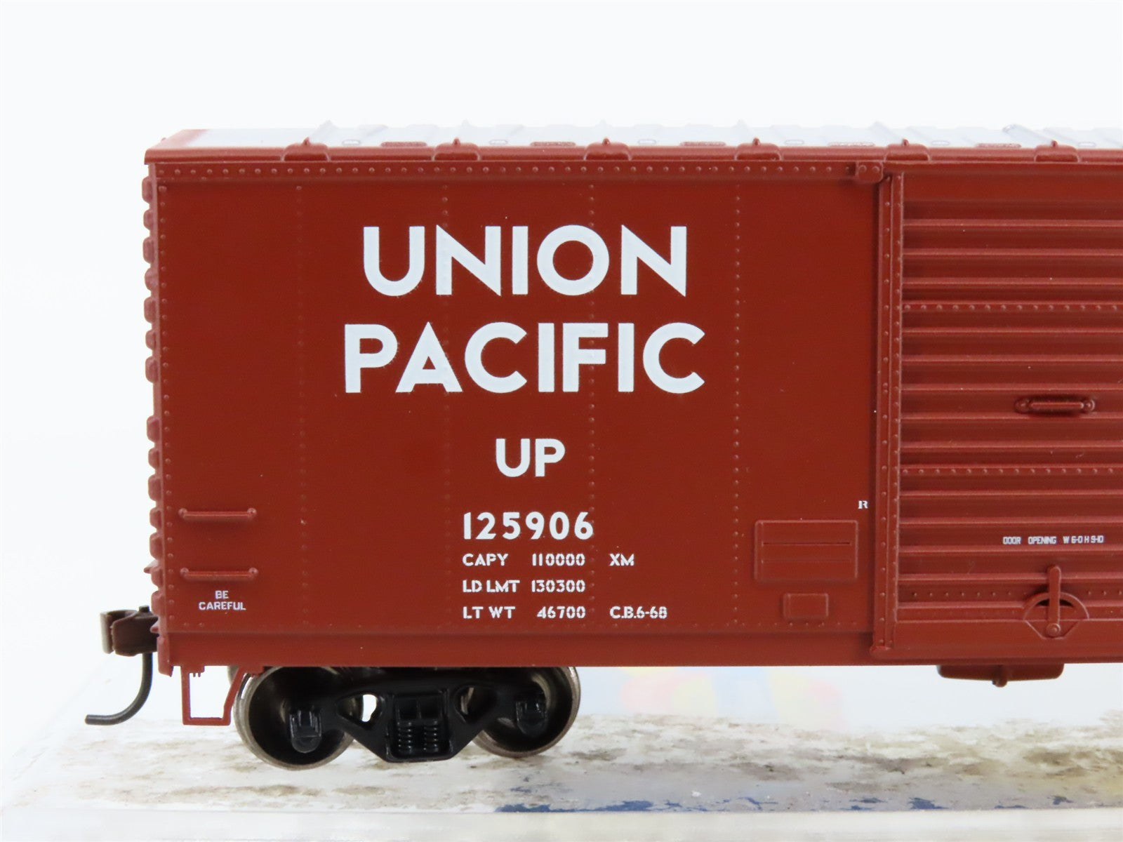 HO Scale Athearn 70134 UP Union Pacific 40' Box Car 125906 RTR