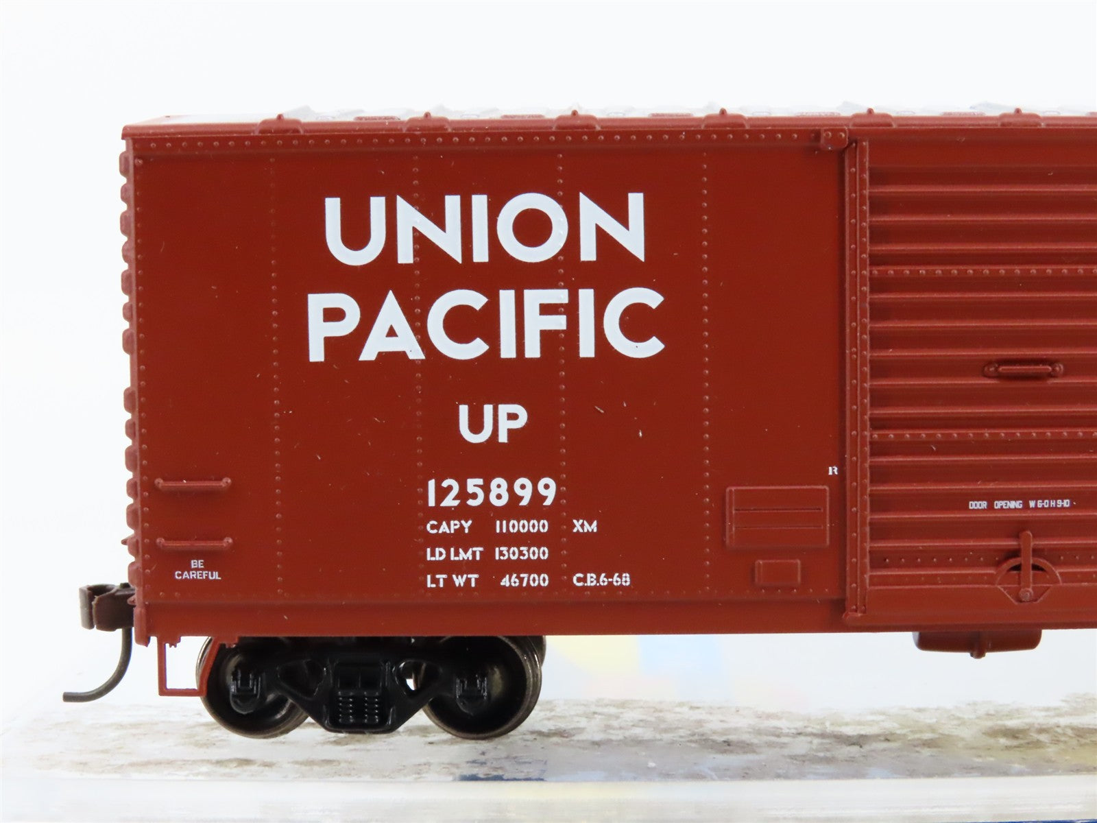Athearn 70133 UP Union Pacific 40' Modernized Box Car 125899 RTR