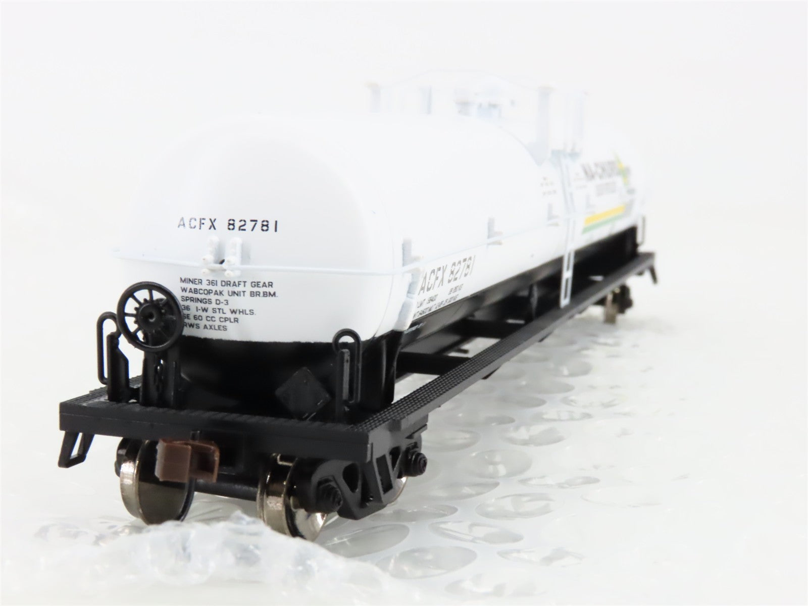 HO Scale Athearn 73766 ACFX 62' Tank Car 82781 RTR