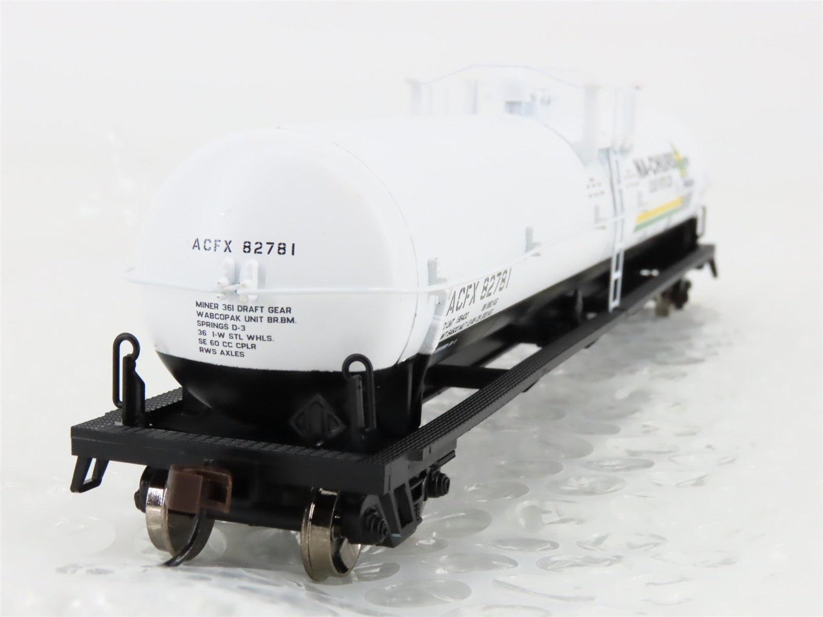 HO Scale Athearn 73766 ACFX 62' Tank Car 82781 RTR