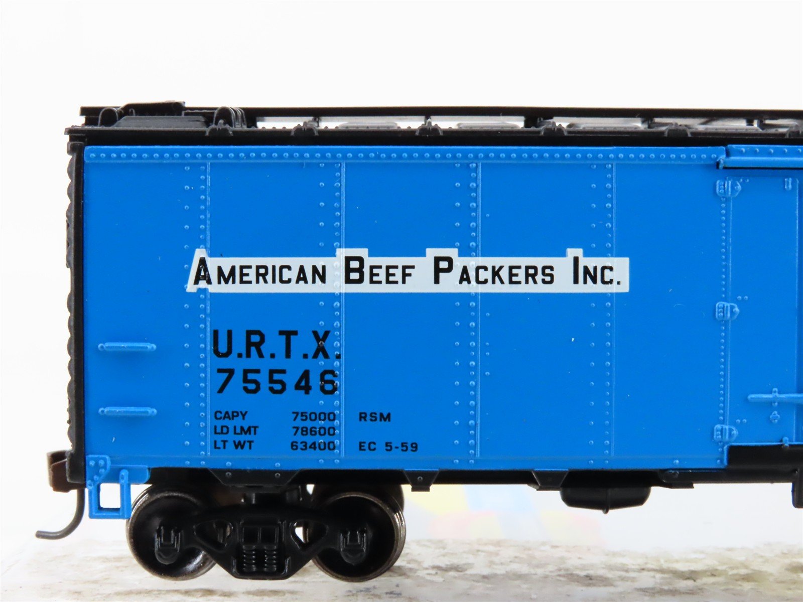 HO Scale Athearn 71314 URTX American Beef Packers Inc. 40' Steel Reefer RTR