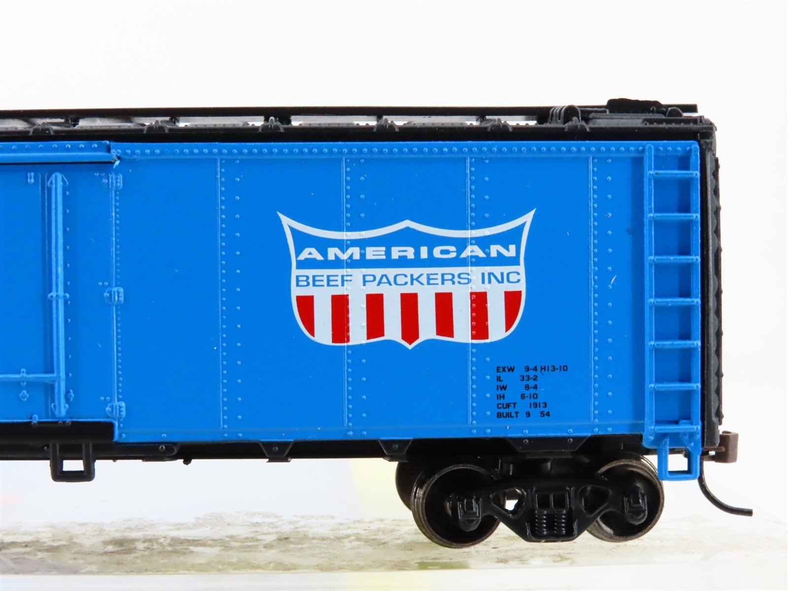 HO Scale Athearn 71314 URTX American Beef Packers Inc. 40' Steel Reefer RTR