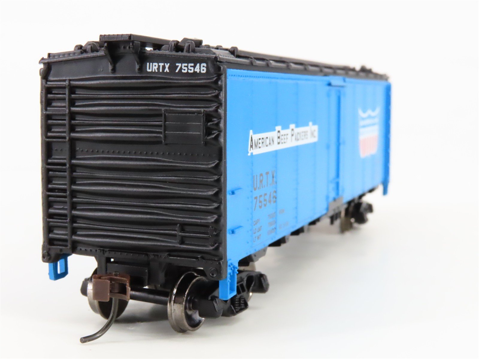 HO Scale Athearn 71314 URTX American Beef Packers Inc. 40' Steel Reefer RTR