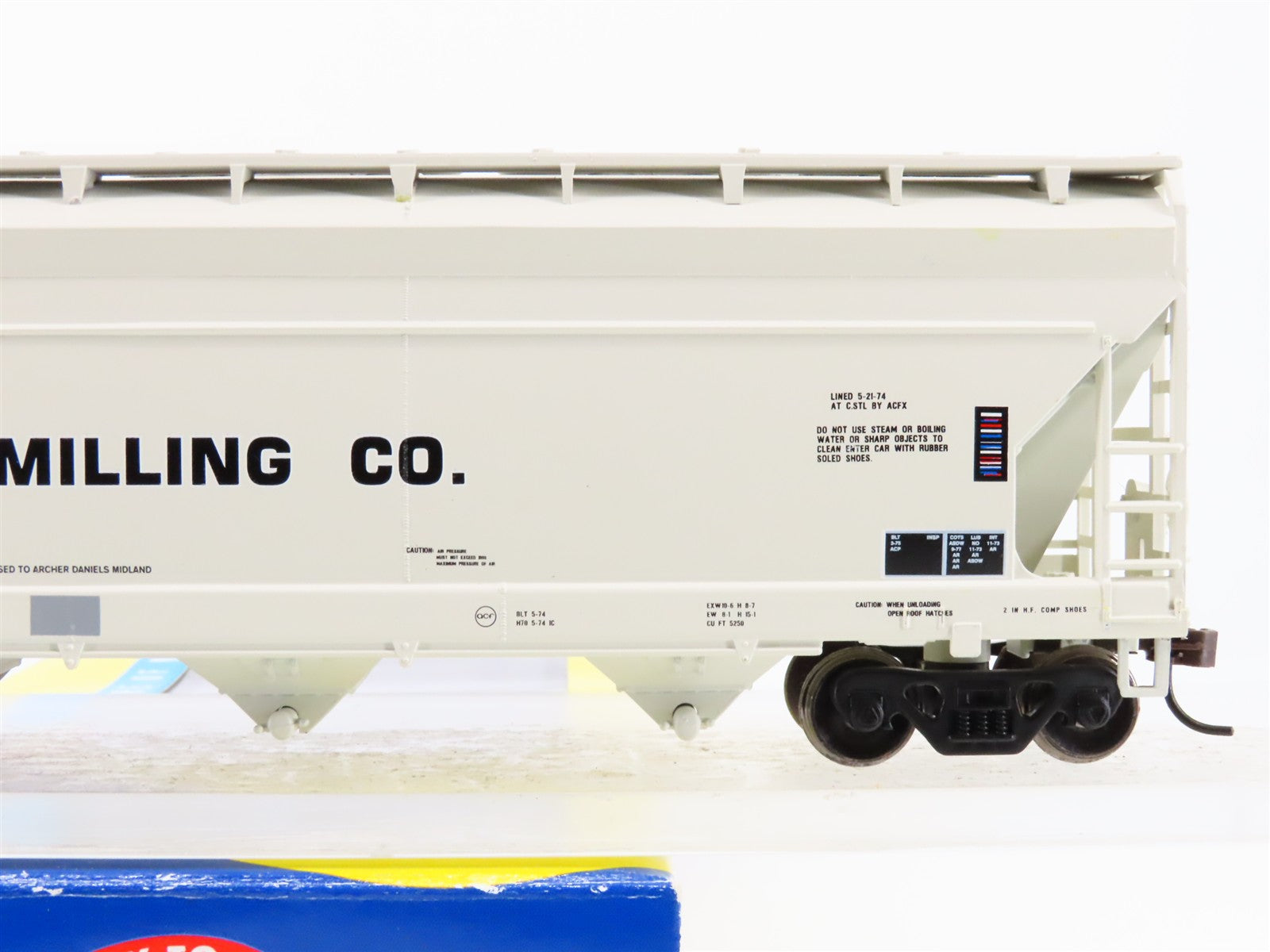 HO Scale Athearn 72263 ACFX ADM Milling Co. 55' 4-Bay Covered Hopper 56666 RTR