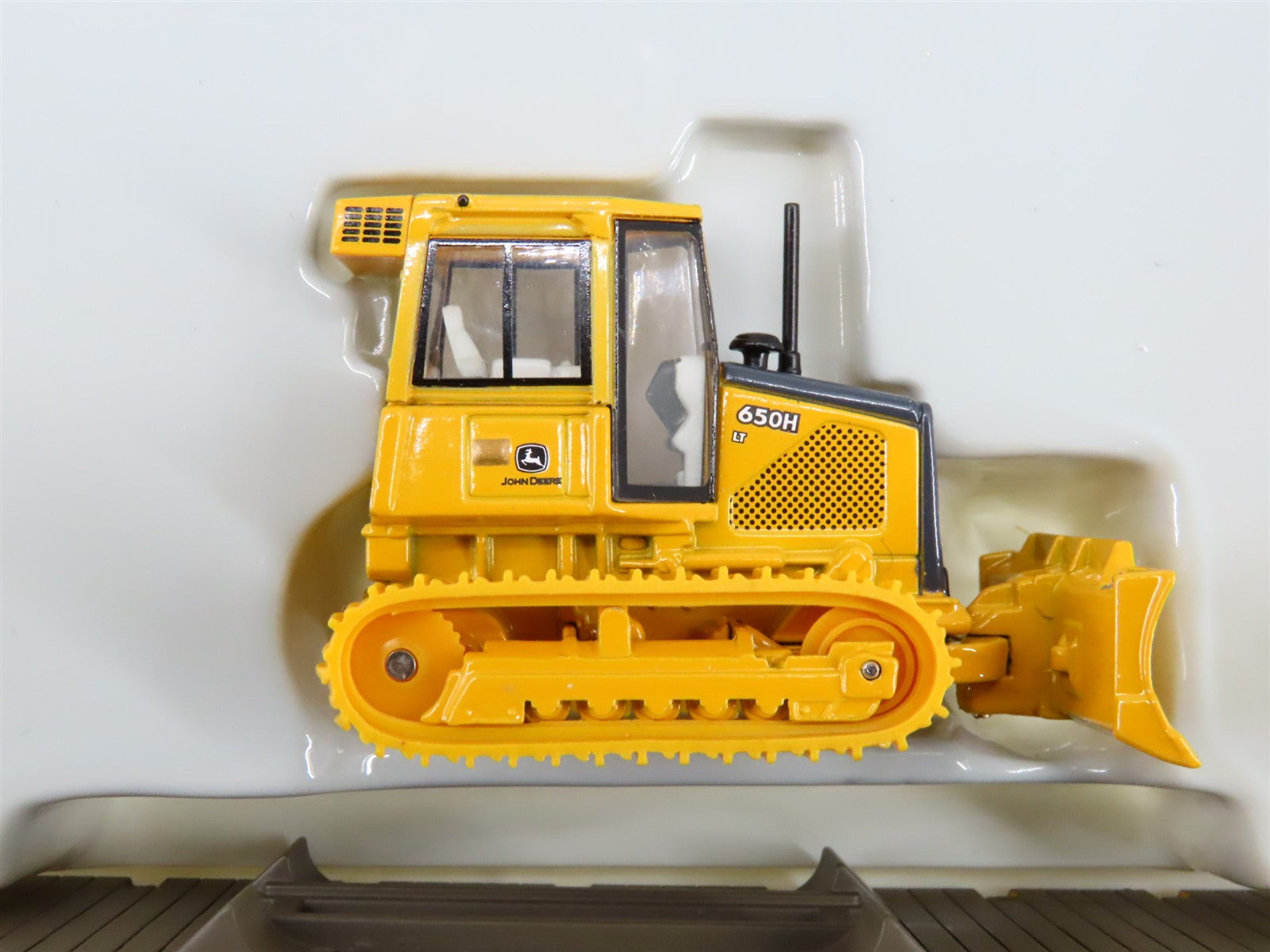 HO Scale Athearn 81935 HTTX Trailer Train 60' Flat Car 90473 RTR