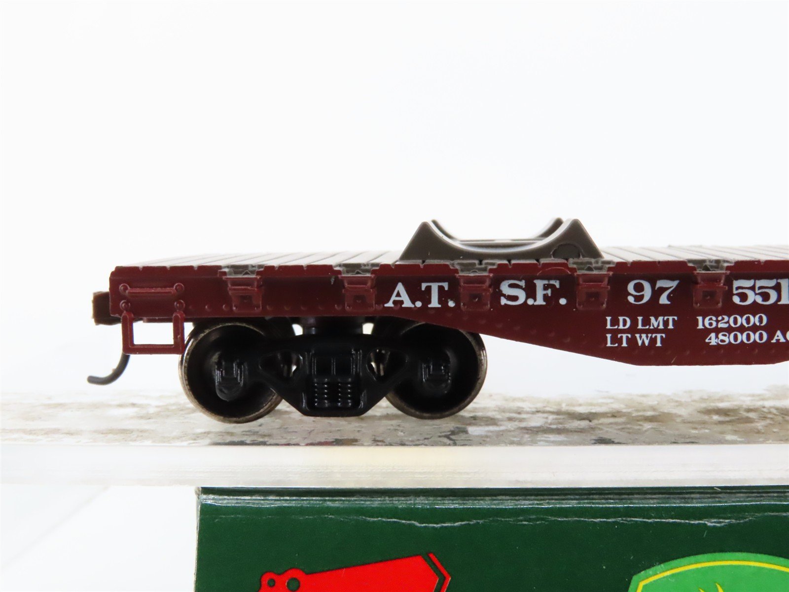 HO Scale Roundhouse 81253 ATSF Santa Fe 30' Flat Car 97551 RTR