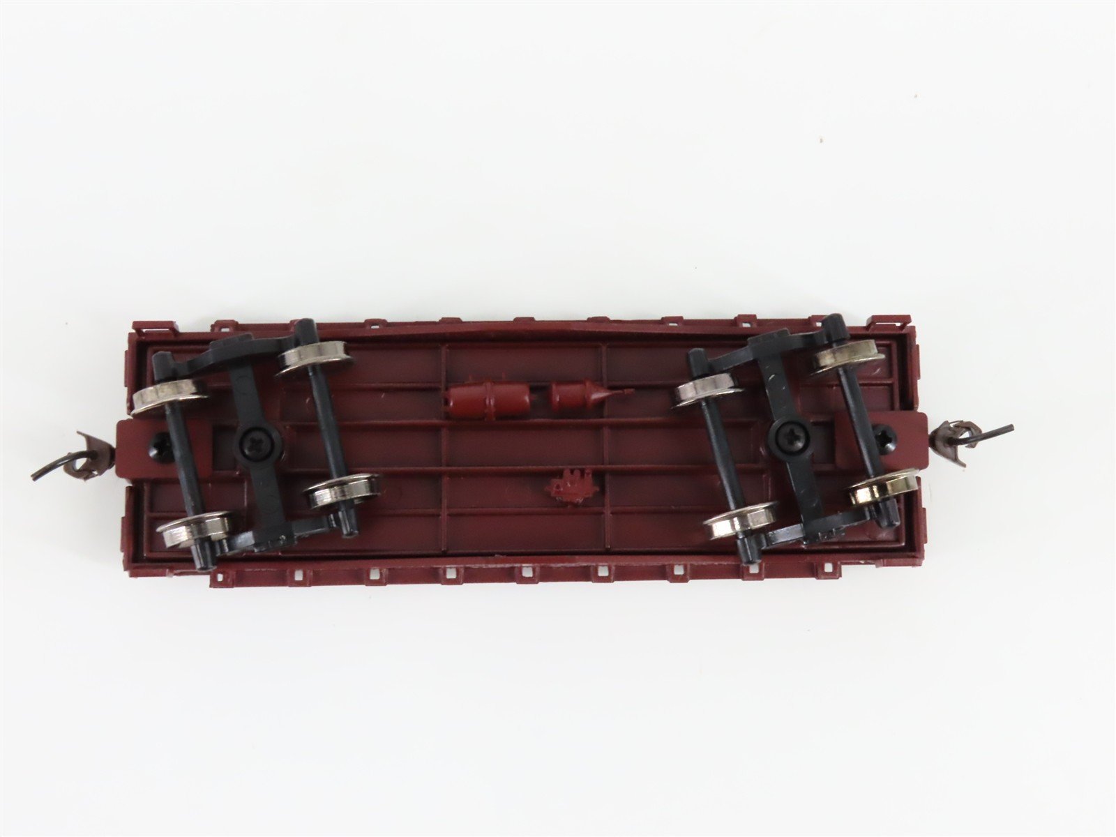 HO Scale Roundhouse 81253 ATSF Santa Fe 30' Flat Car 97551 RTR