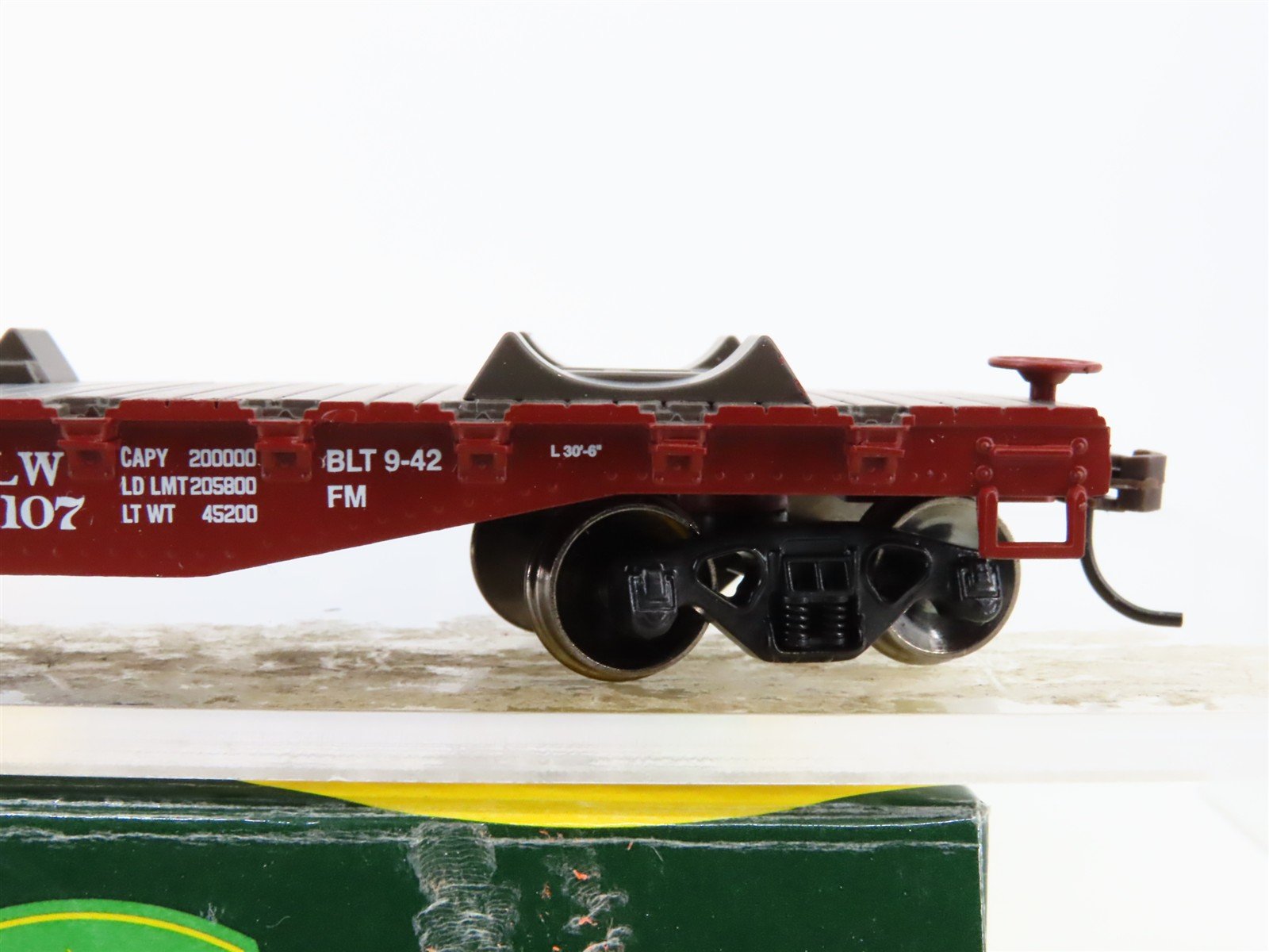 Roundhouse 81257 MILW Milwaukee Road 30' Flat Car 601107 RTR