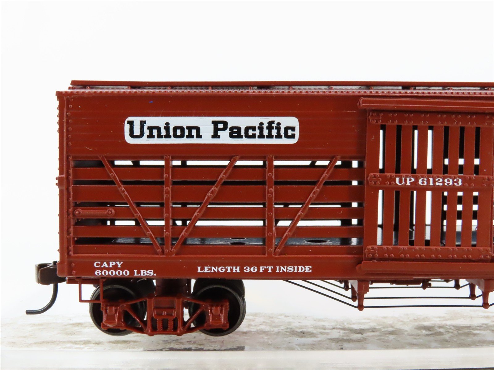 HO Scale Roundhouse 84224 UP Union Pacific 36' Stock/Cattle Car 61293 RTR