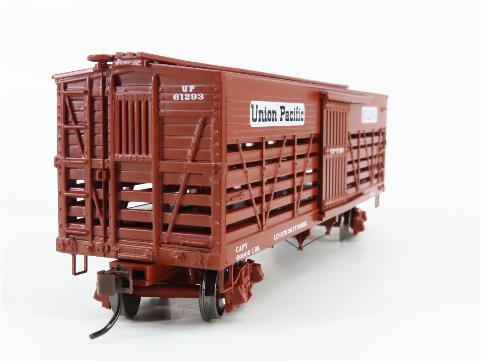 HO Scale Roundhouse 84224 UP Union Pacific 36' Stock/Cattle Car 61293 RTR