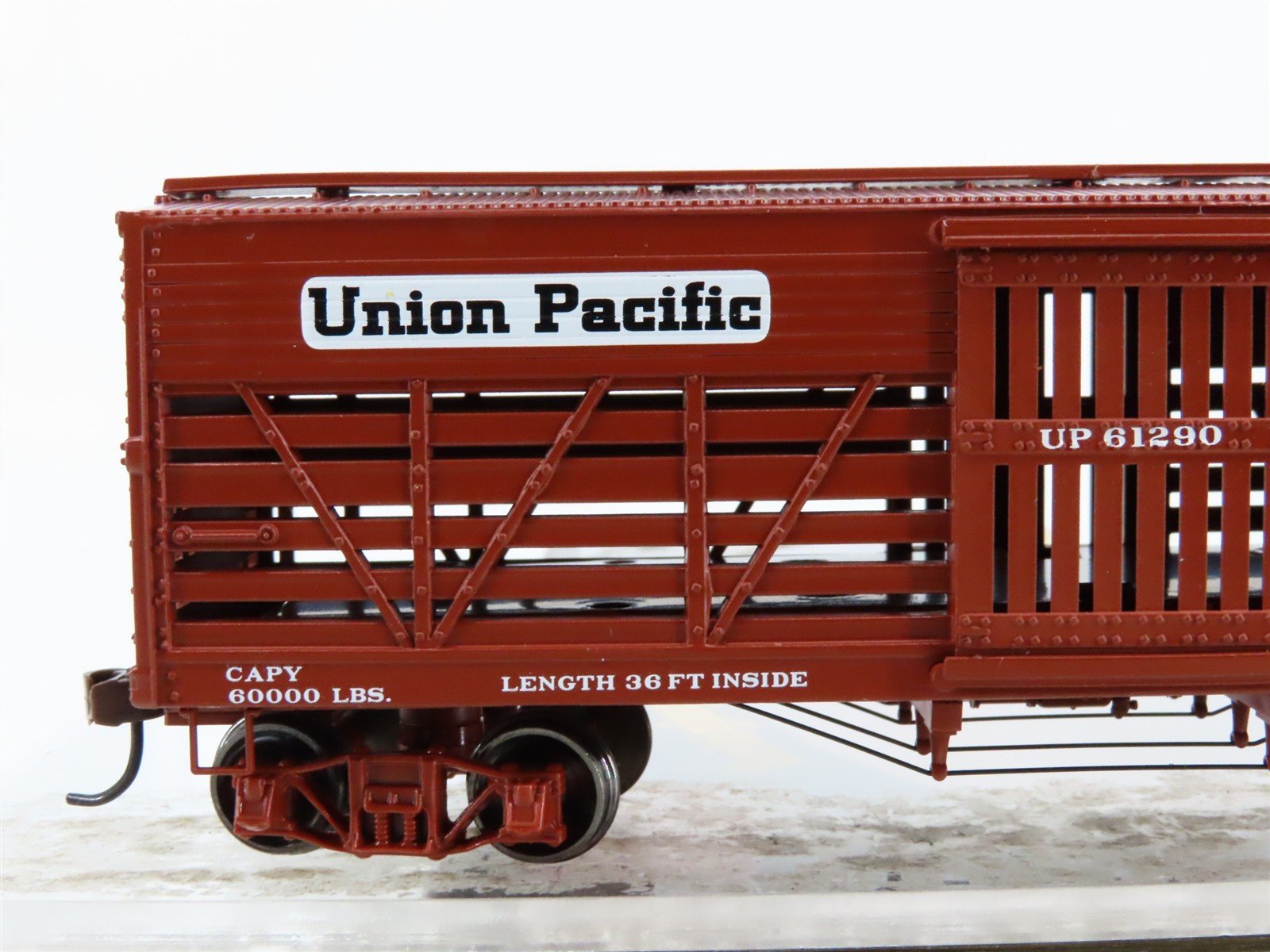 Roundhouse 84223 UP Union Pacific 36' Stock/Cattle Car 61290 RTR