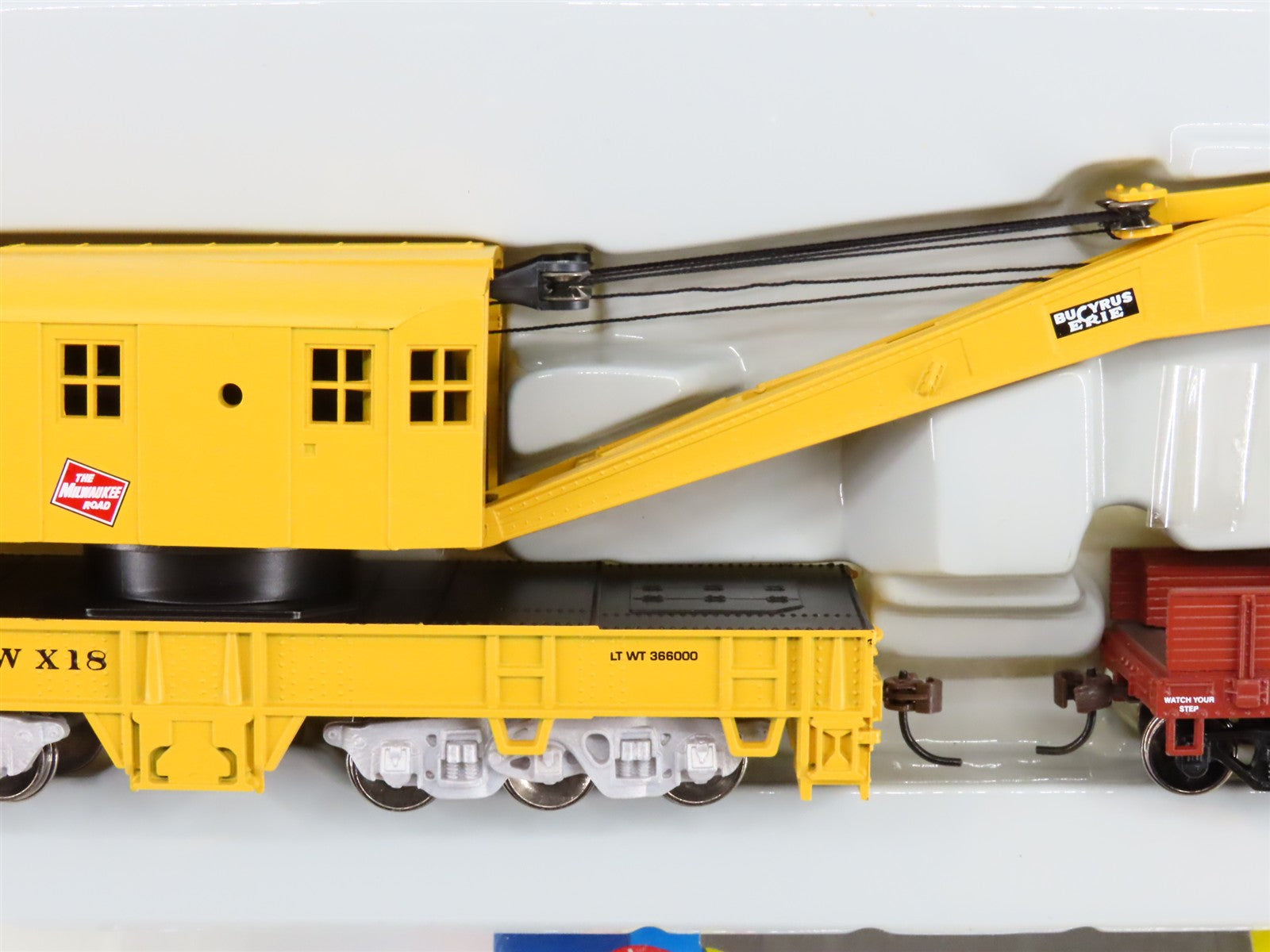 HO Scale Athearn 75373 MILW Milwaukee Road Crane X18 RTR
