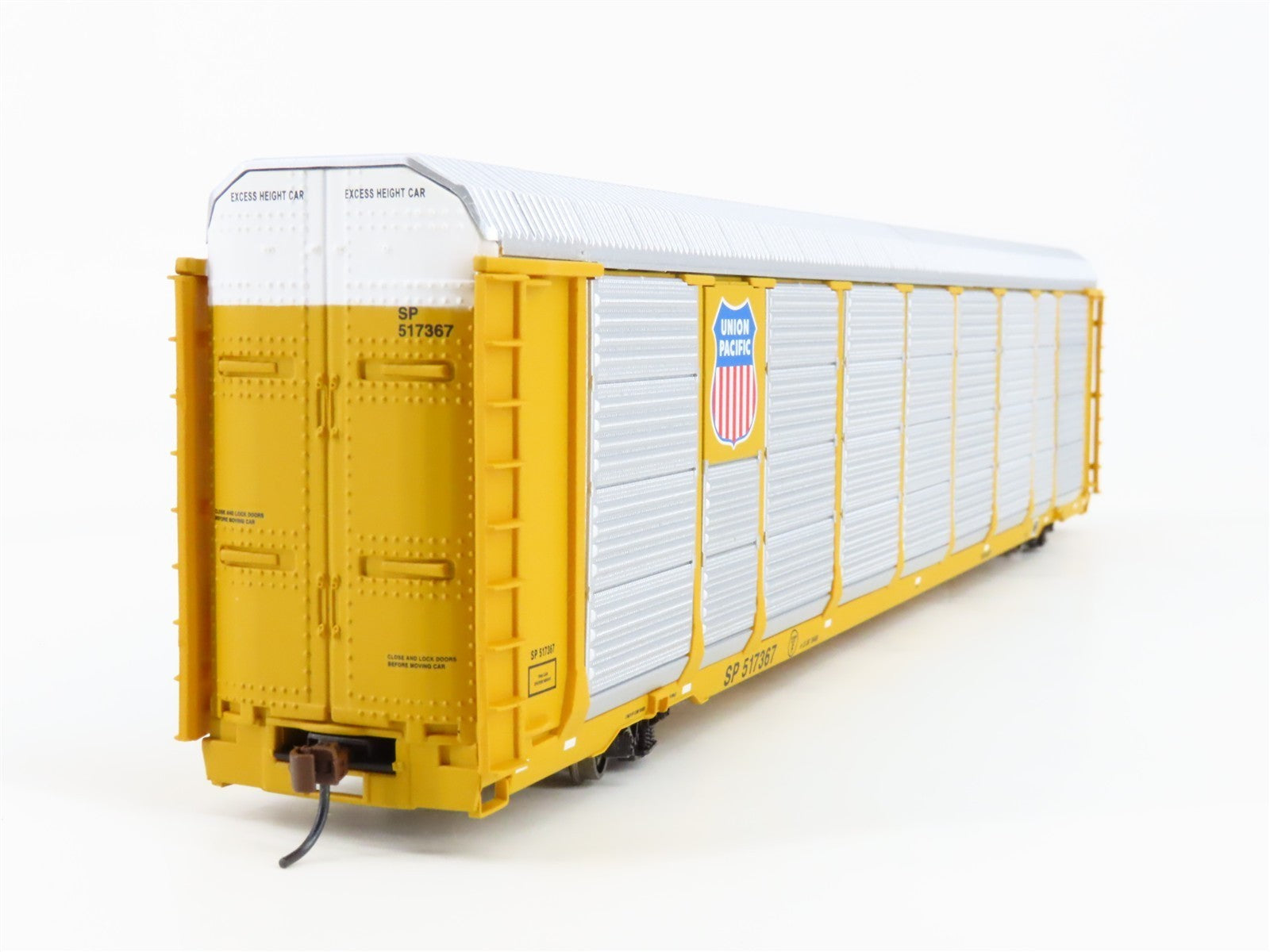 HO Scale Walthers 932-4878 SP Union Pacific 89' Tri-Level Auto Carrier RTR