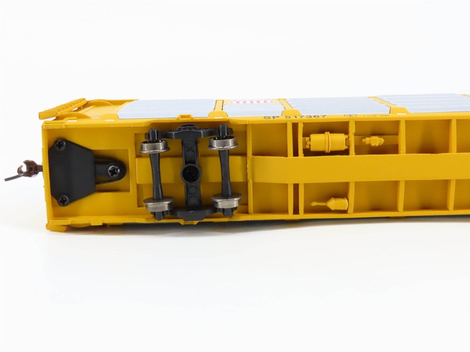 HO Scale Walthers 932-4878 SP Union Pacific 89' Tri-Level Auto Carrier RTR