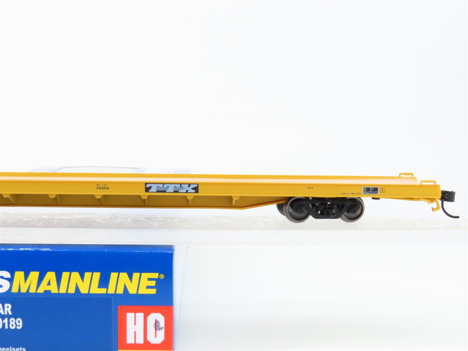 HO Scale Walthers 910-5726 JTTX Trailer-Train 89' Channel Side Flat Car RTR