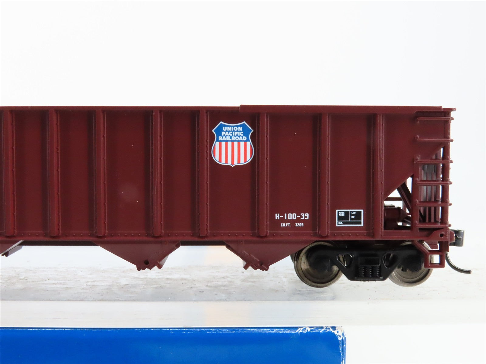 HO Scale Walthers 910-1971 MP Missouri Pacific 50' 4-Bay Hopper 588201 RTR