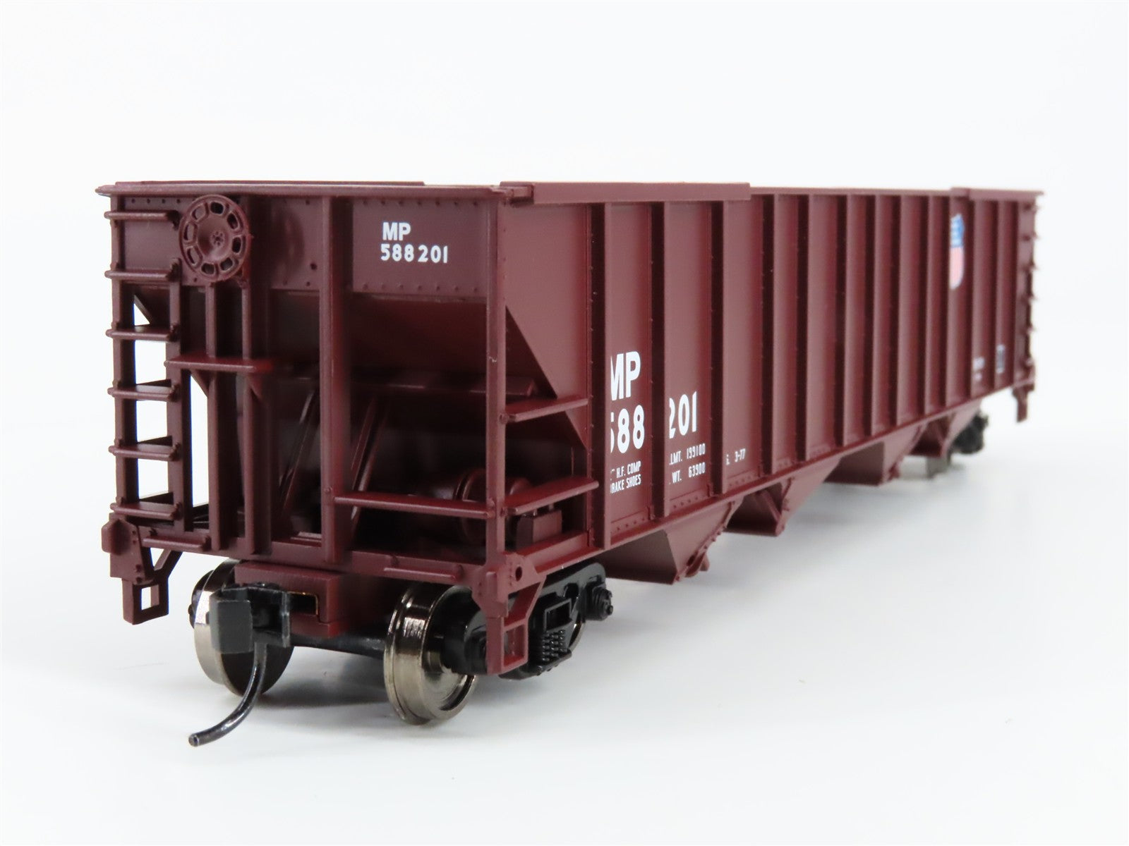 HO Scale Walthers 910-1971 MP Missouri Pacific 50' 4-Bay Hopper 588201 RTR