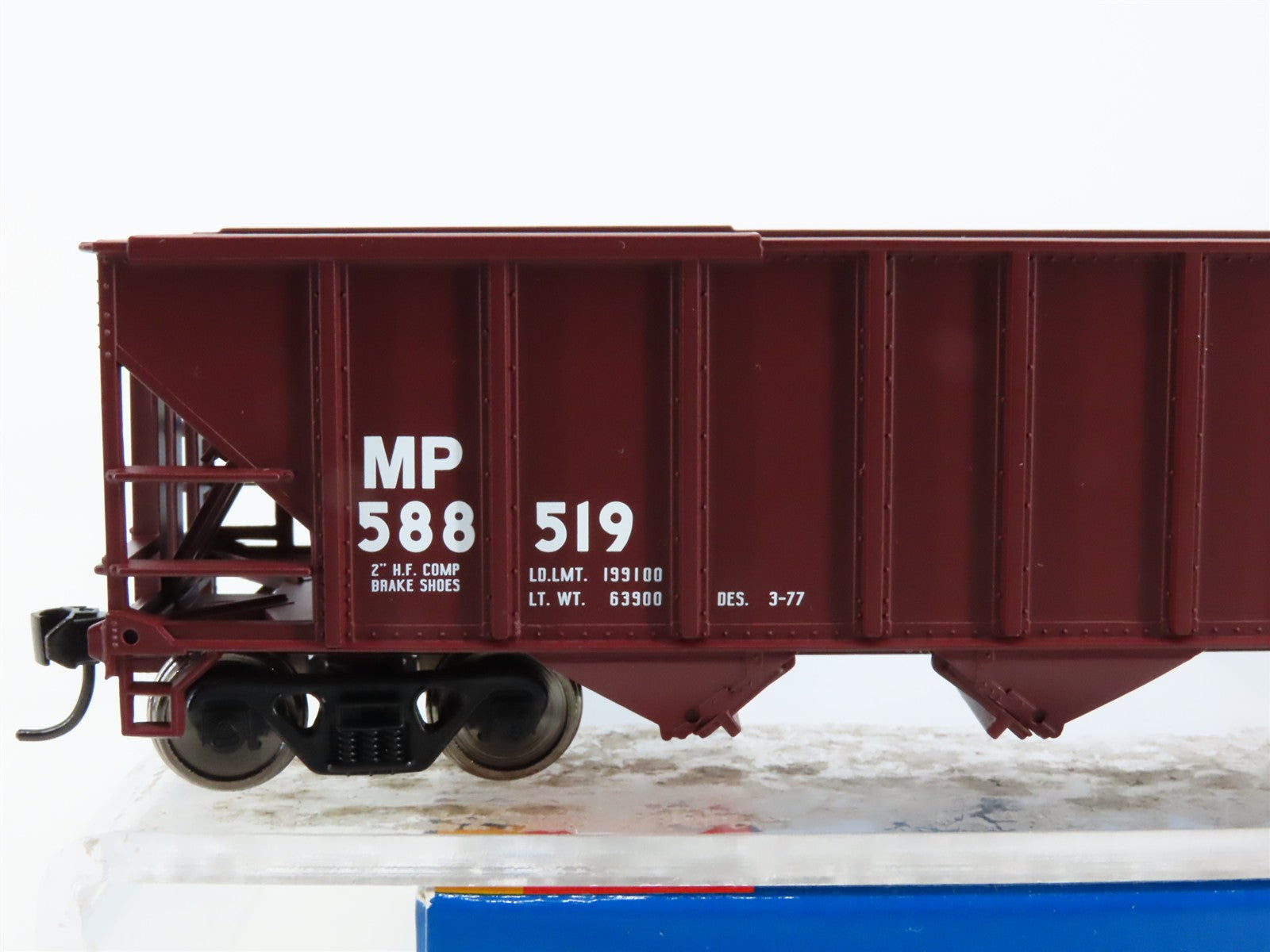 HO Scale Walthers 910-1972 MP Missouri Pacific 50' 4-Bay Hopper 588519 RTR