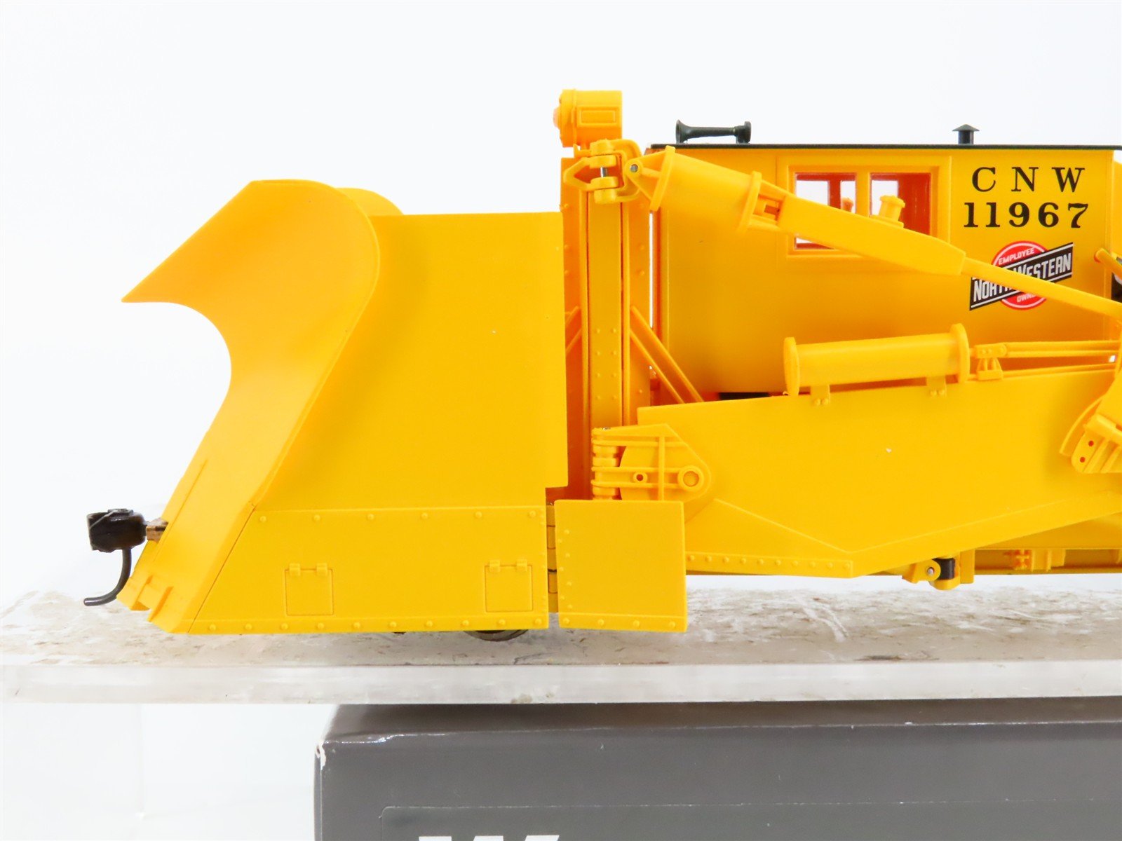 HO Scale Walthers 920-110111 CNW Chicago & North Western Jordan Spreader RTR