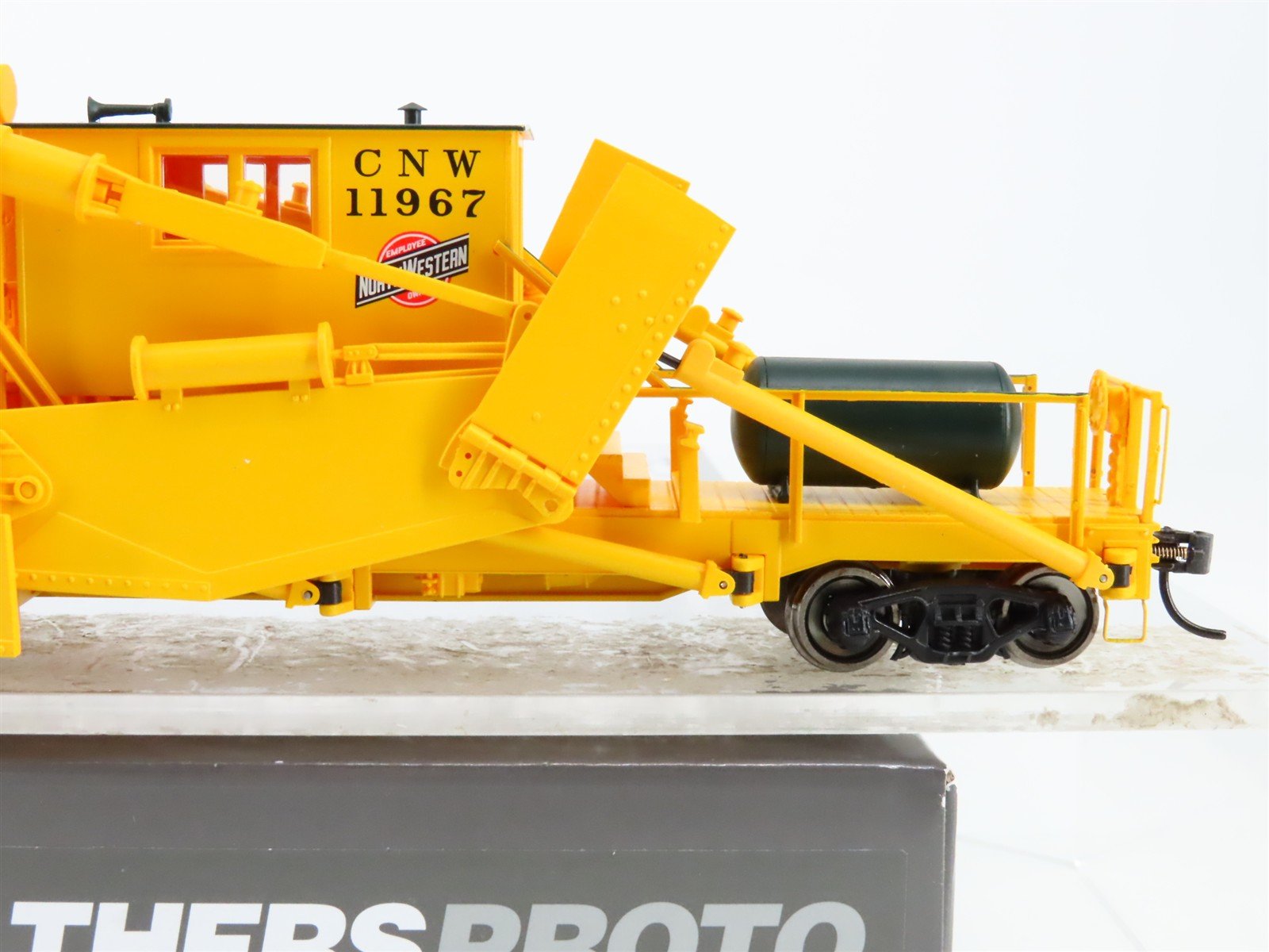 HO Scale Walthers 920-110111 CNW Chicago & North Western Jordan Spreader RTR