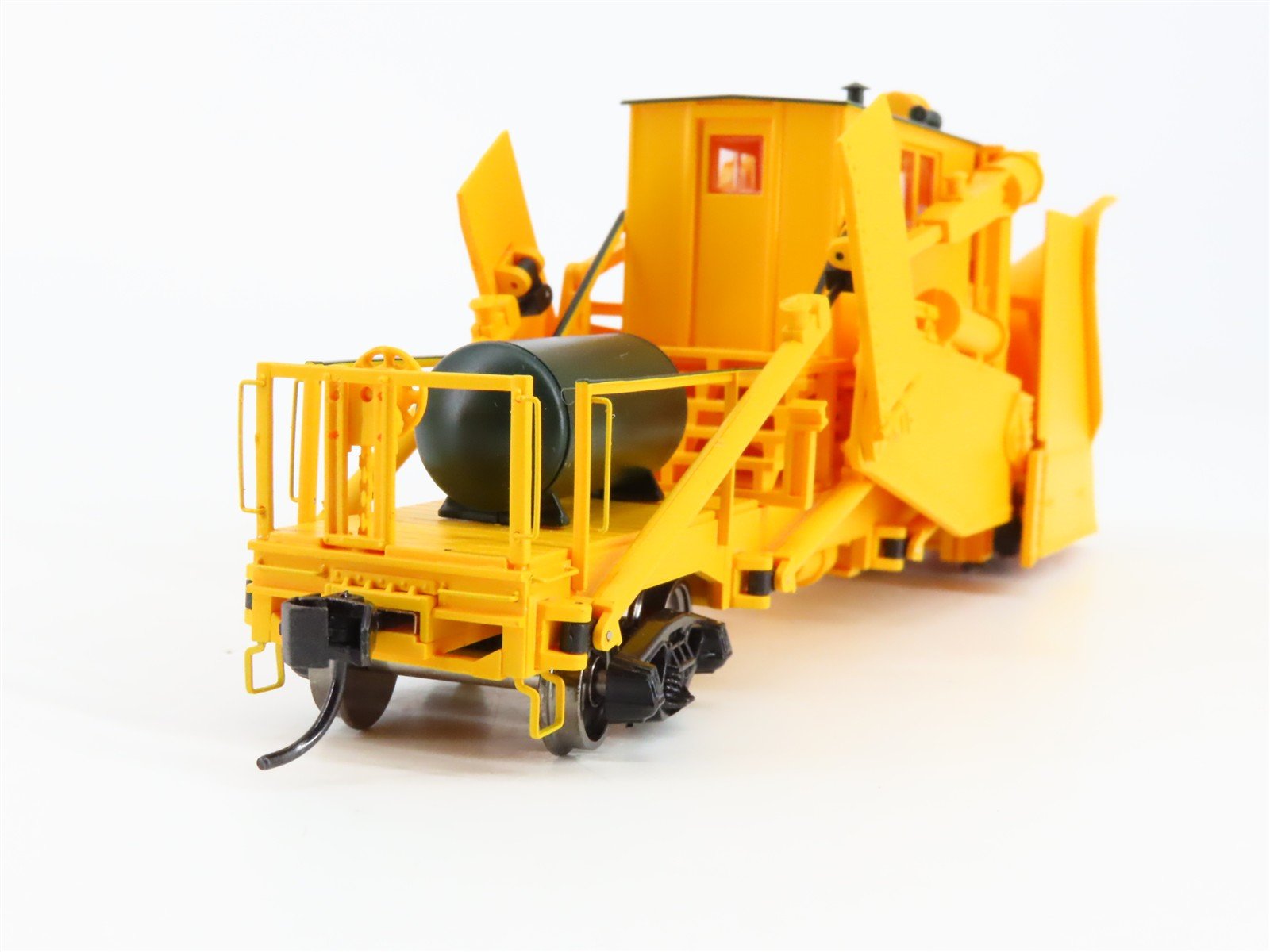 HO Scale Walthers 920-110111 CNW Chicago & North Western Jordan Spreader RTR