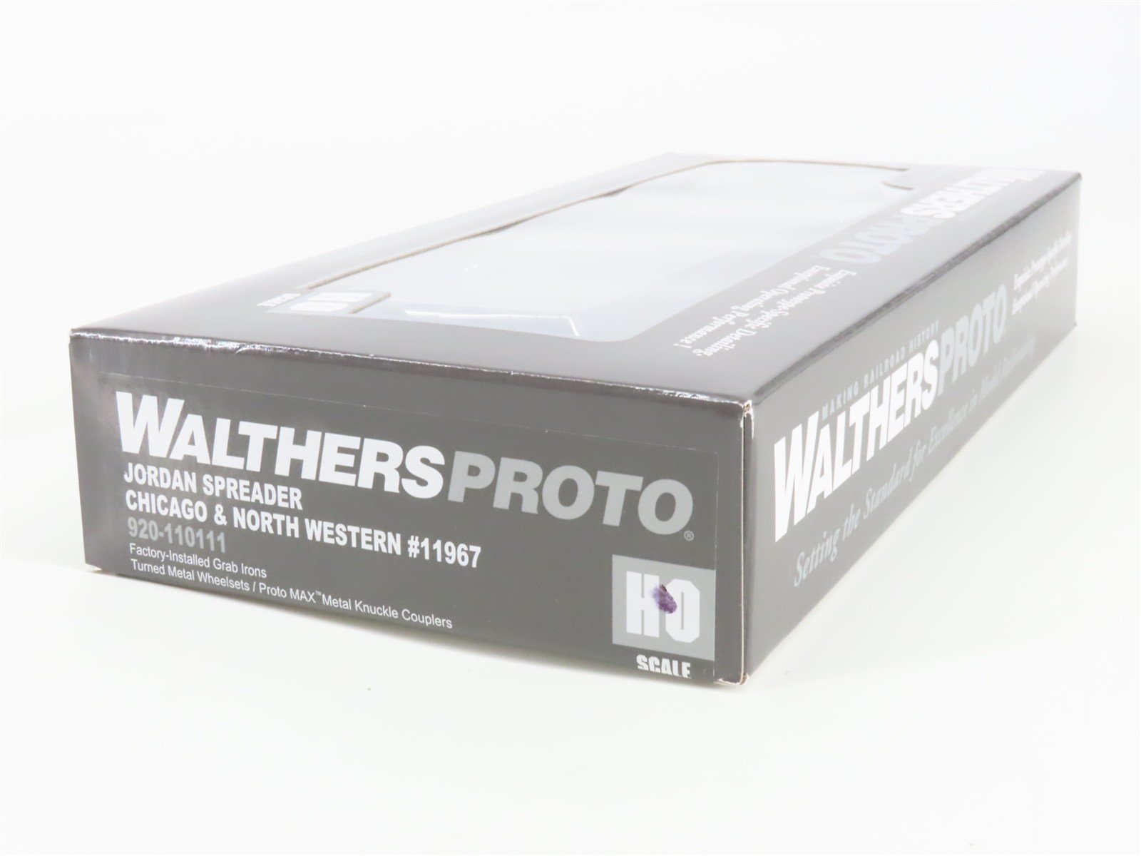 HO Scale Walthers 920-110111 CNW Chicago & North Western Jordan Spreader RTR