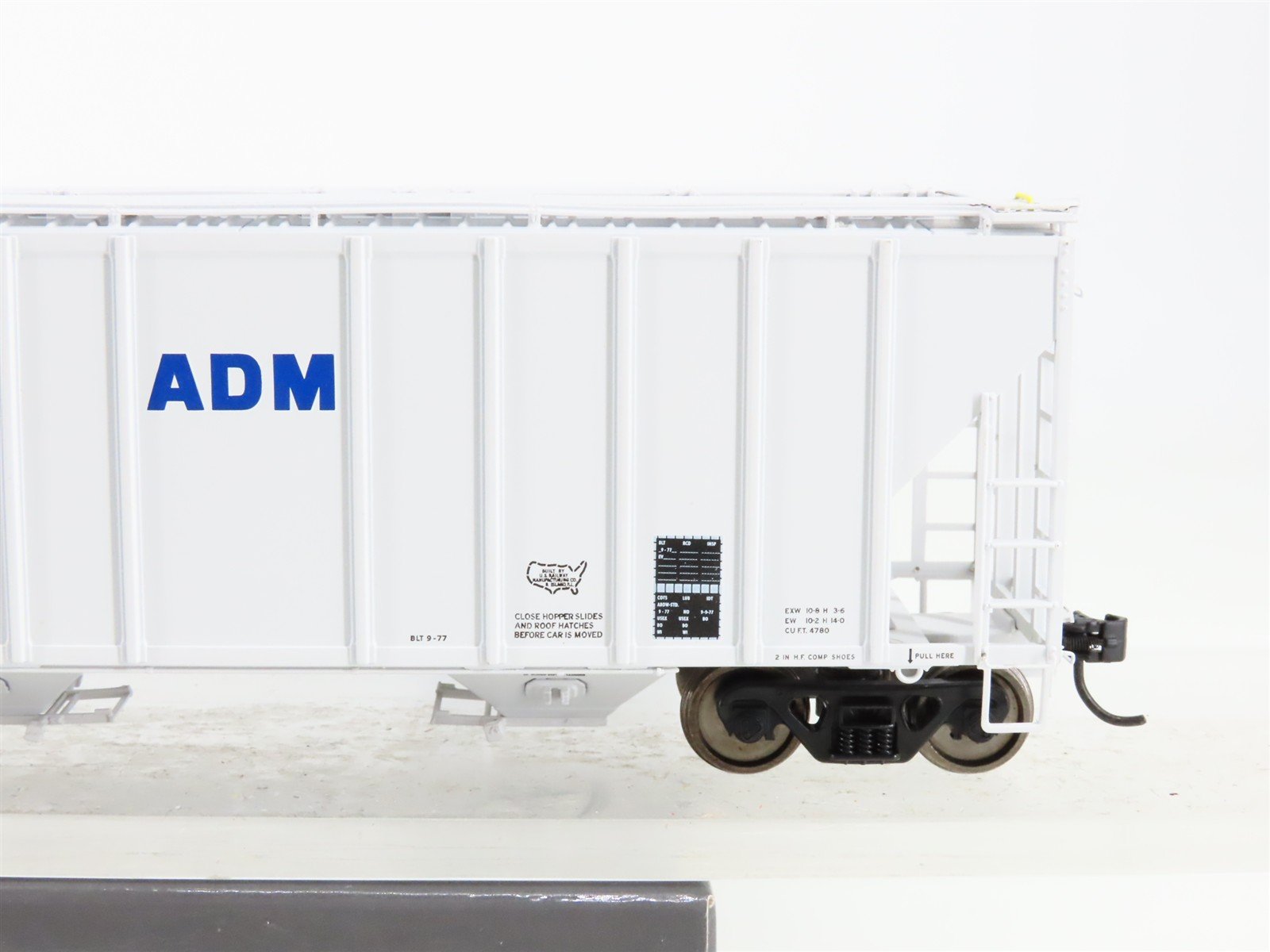 HO Scale Walthers 920-106123 UELX ADM 58' 3-Bay Covered Hopper 10010 RTR