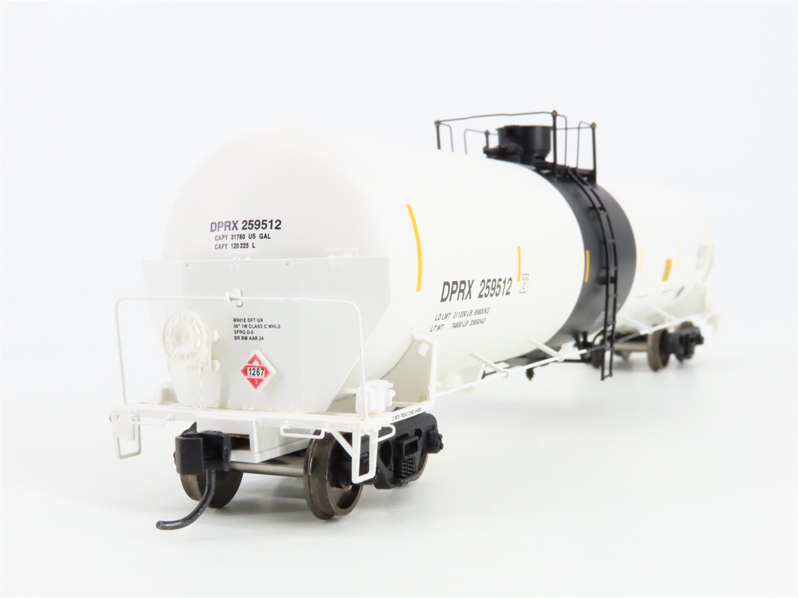 HO Scale Walthers 920-100705 DPRX PBF Holding Co. 55' Tank Car 259512 RTR