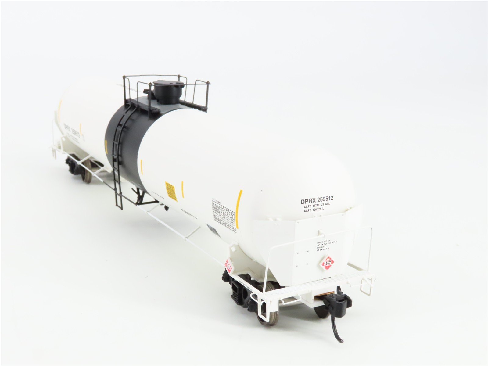 HO Scale Walthers 920-100705 DPRX PBF Holding Co. 55' Tank Car 259512 RTR