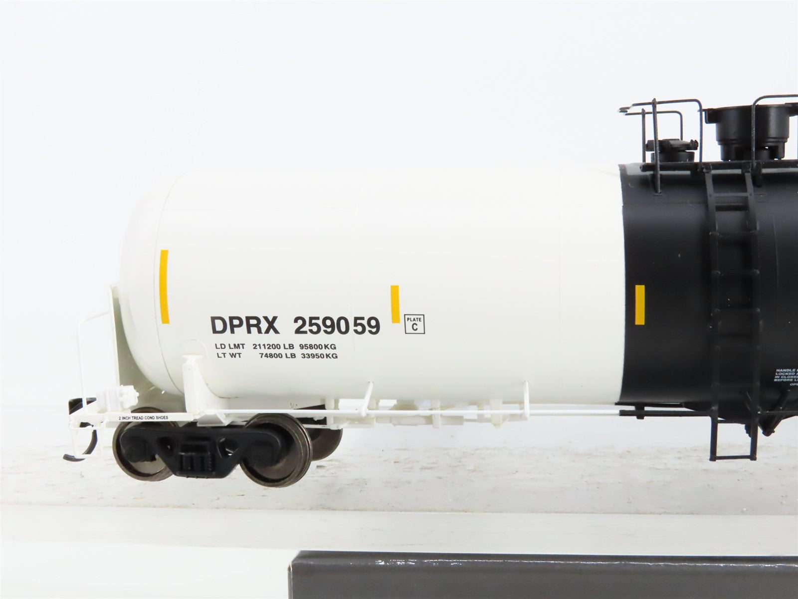 HO Scale Walthers 920-100704 DPRX PBF Holding Co. 55' 30,145-Gal Tank Car RTR