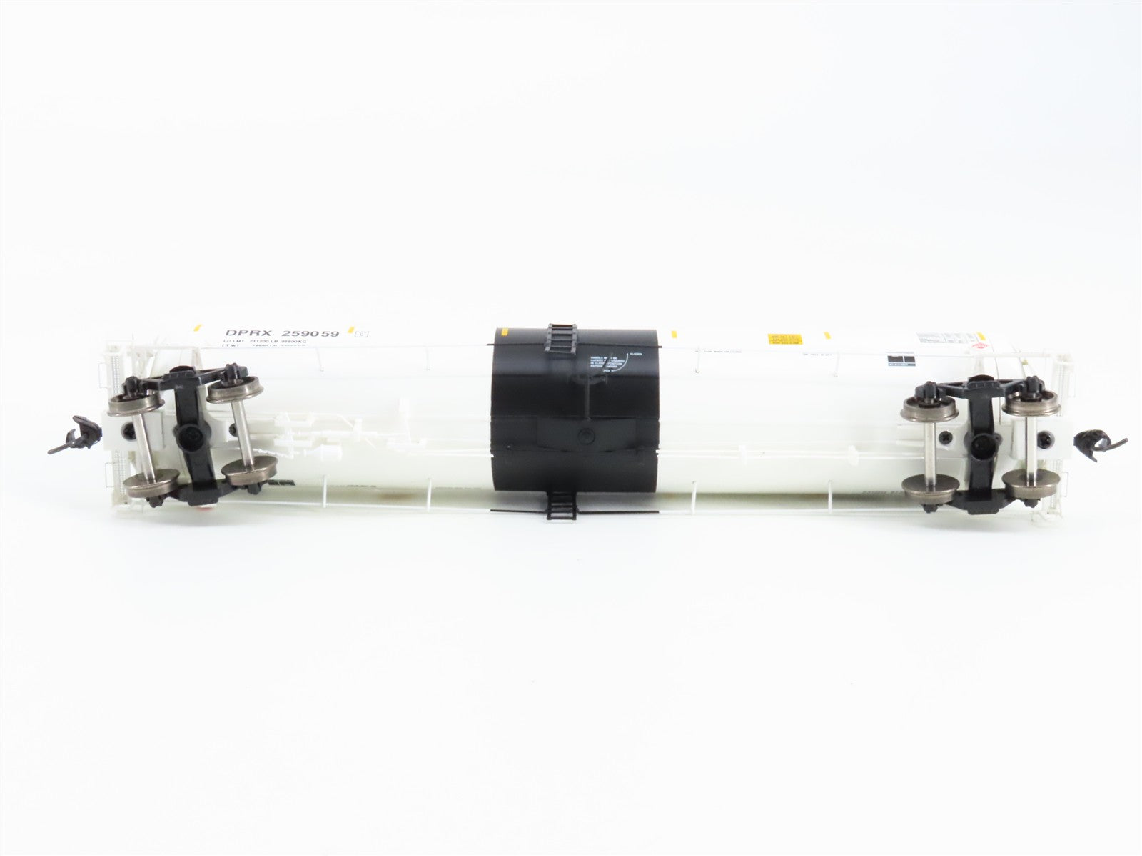 HO Scale Walthers 920-100704 DPRX PBF Holding Co. 55' 30,145-Gal Tank Car RTR