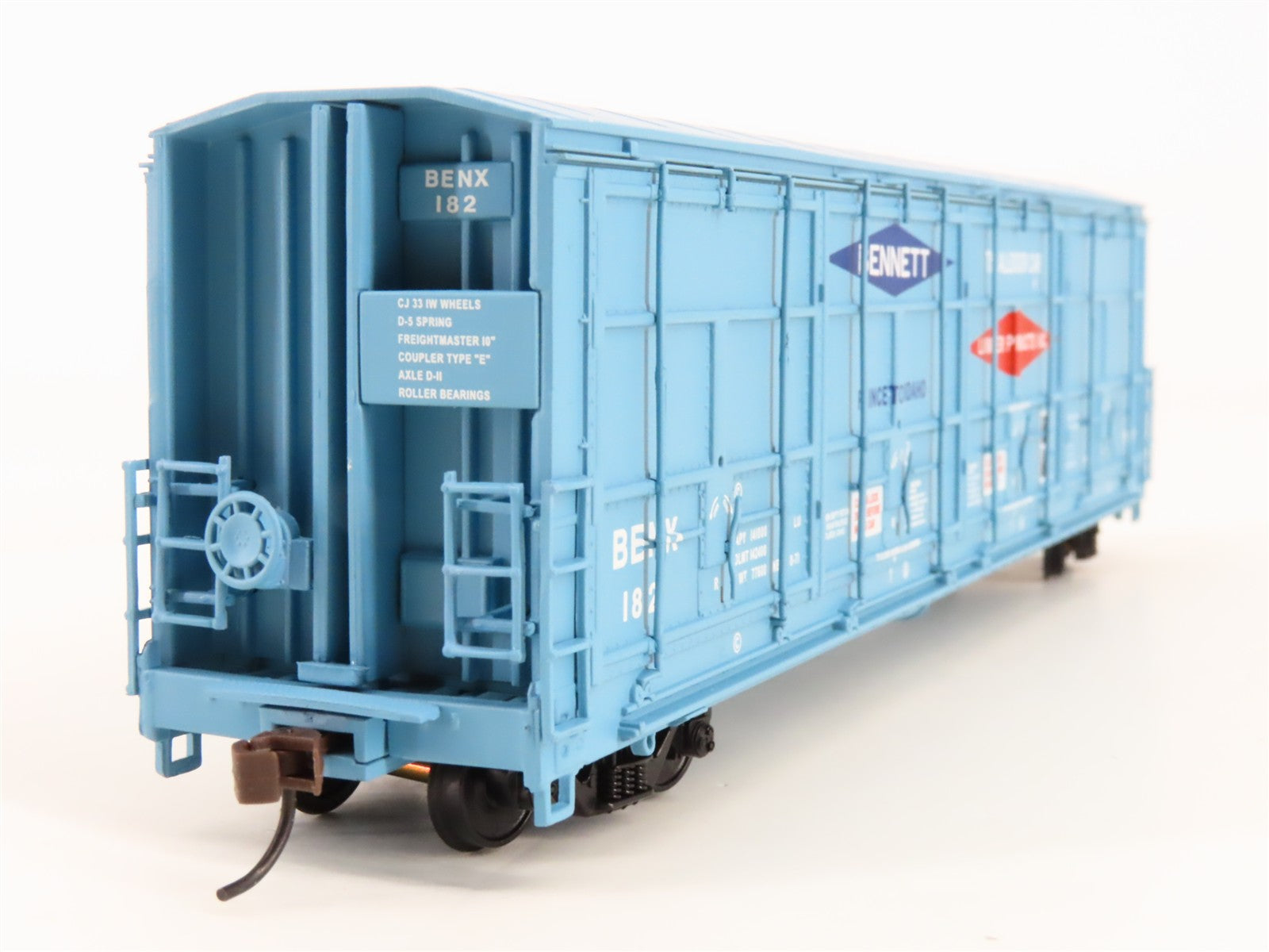 HO Scale Walthers 932-7022 BENX Bennett Lumber Thrall Door Box Car 182 RTR
