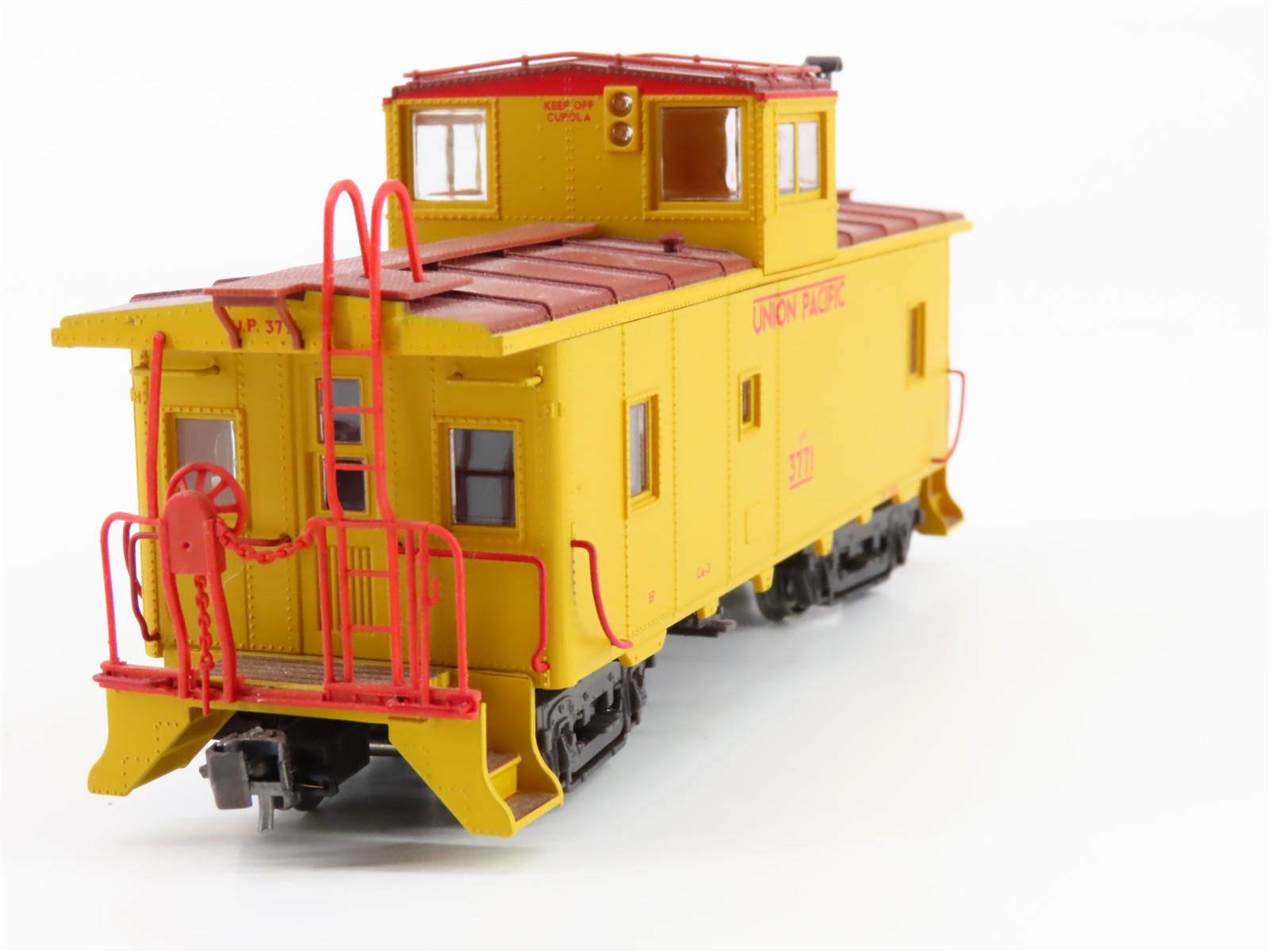 HO Scale Märklin 45702 UP Union Pacific CA-3 Cupola Caboose 3771 RTR