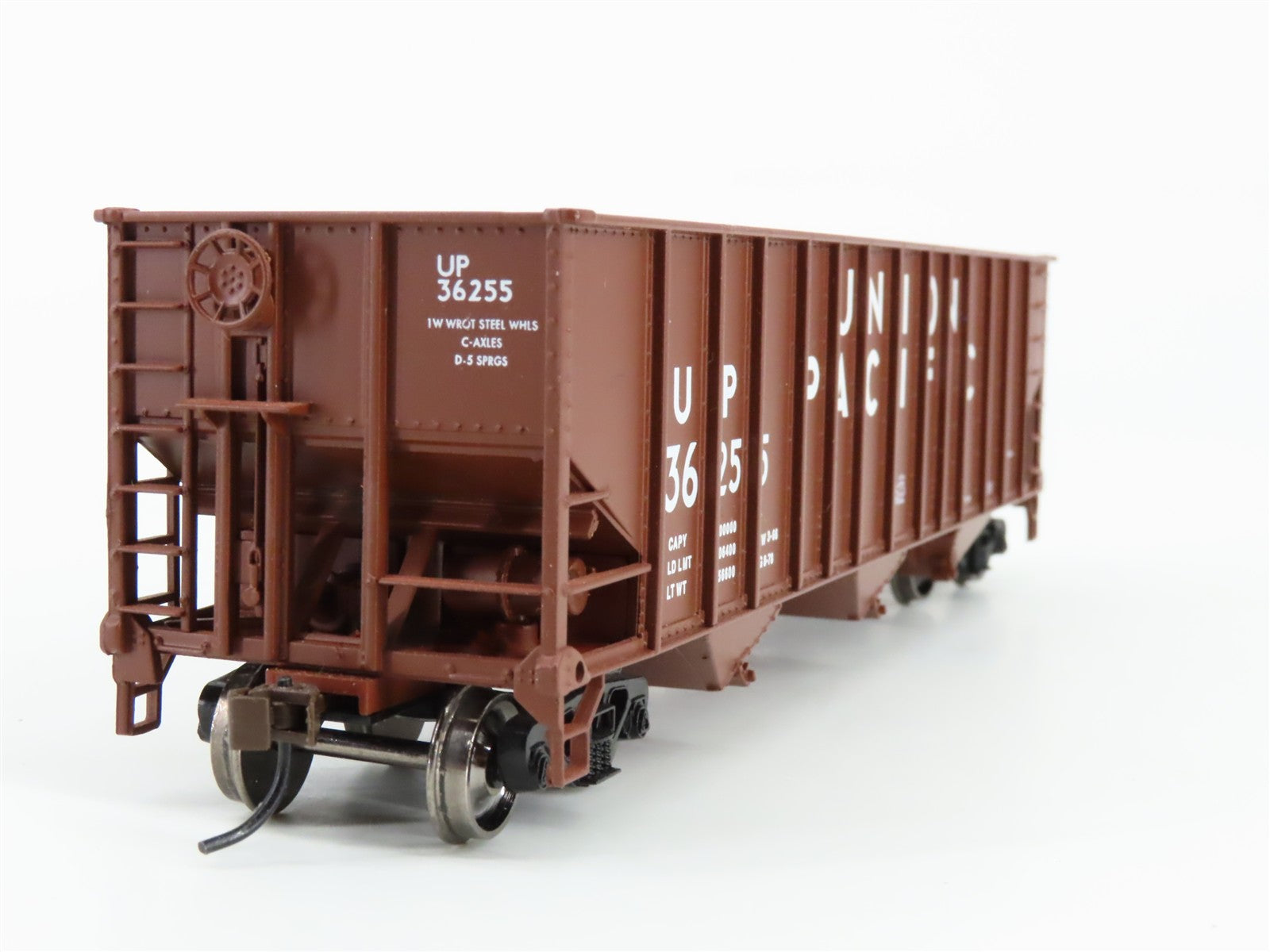 HO Scale Bachmann 18702 UP Union Pacific 3-Bay Hopper 36255 RTR