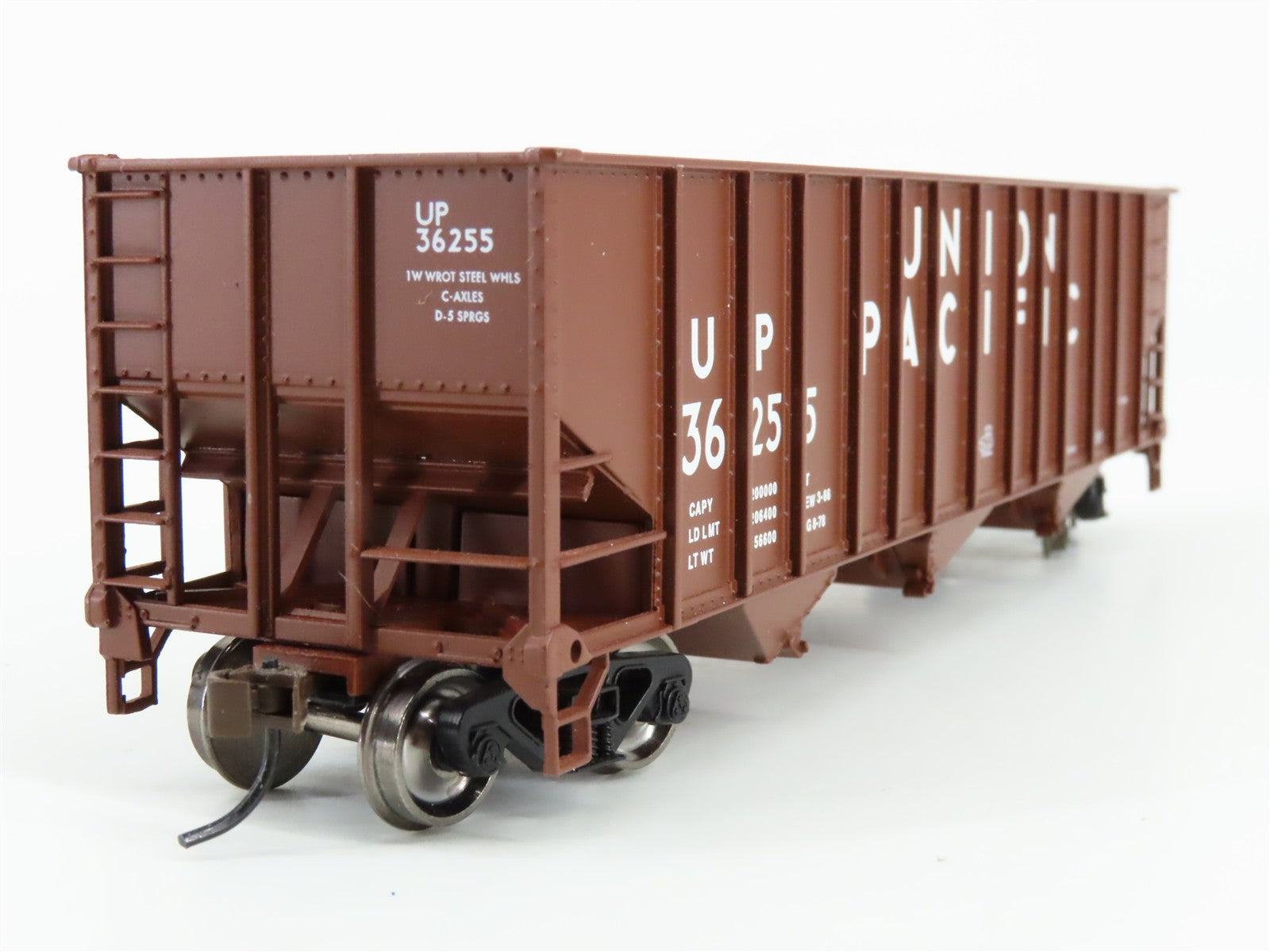HO Scale Bachmann 18702 UP Union Pacific 3-Bay Hopper 36255 RTR