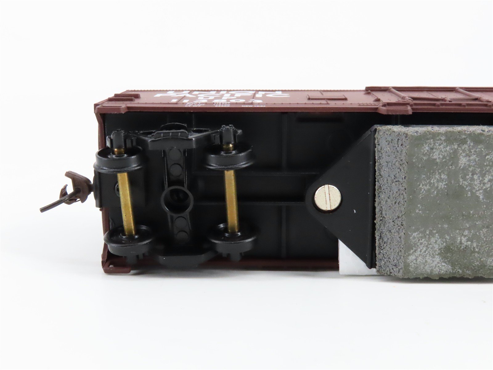 HO Scale Walthers 931-751 UP Union Pacific 40' Track Cleaning Box Car 113803 RTR