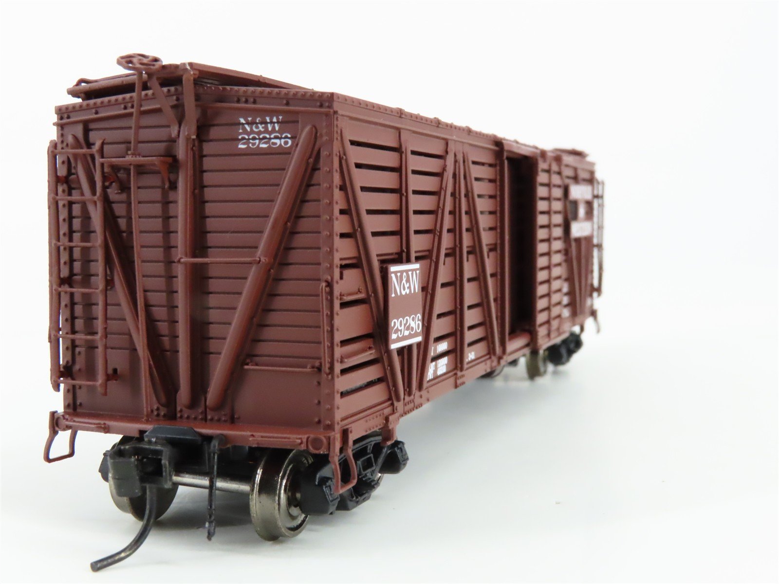 HO Scale Broadway Limited Imports 1345 40' Stock/Cattle Car RTR