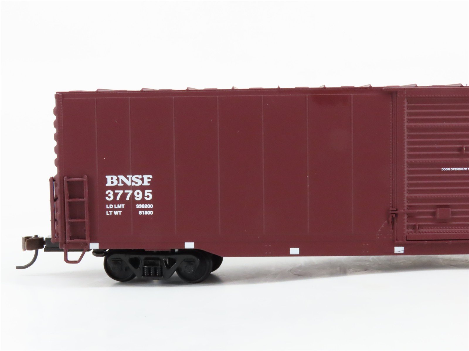 HO Scale Walthers 932-23560 BNSF Railway 60' Auto Box Car 2-Pack RTR